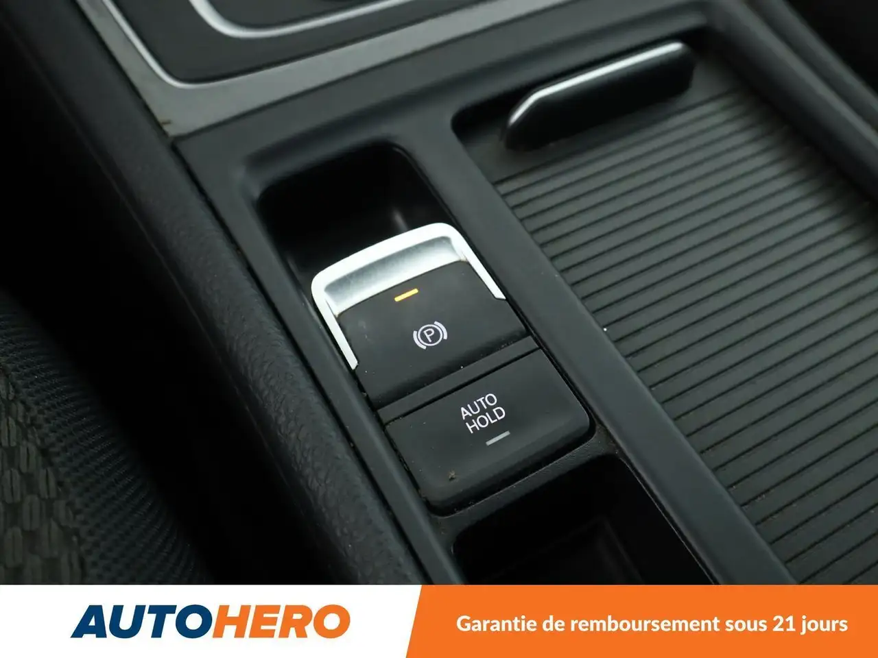 Volkswagen Golf Standard Model — photo 27