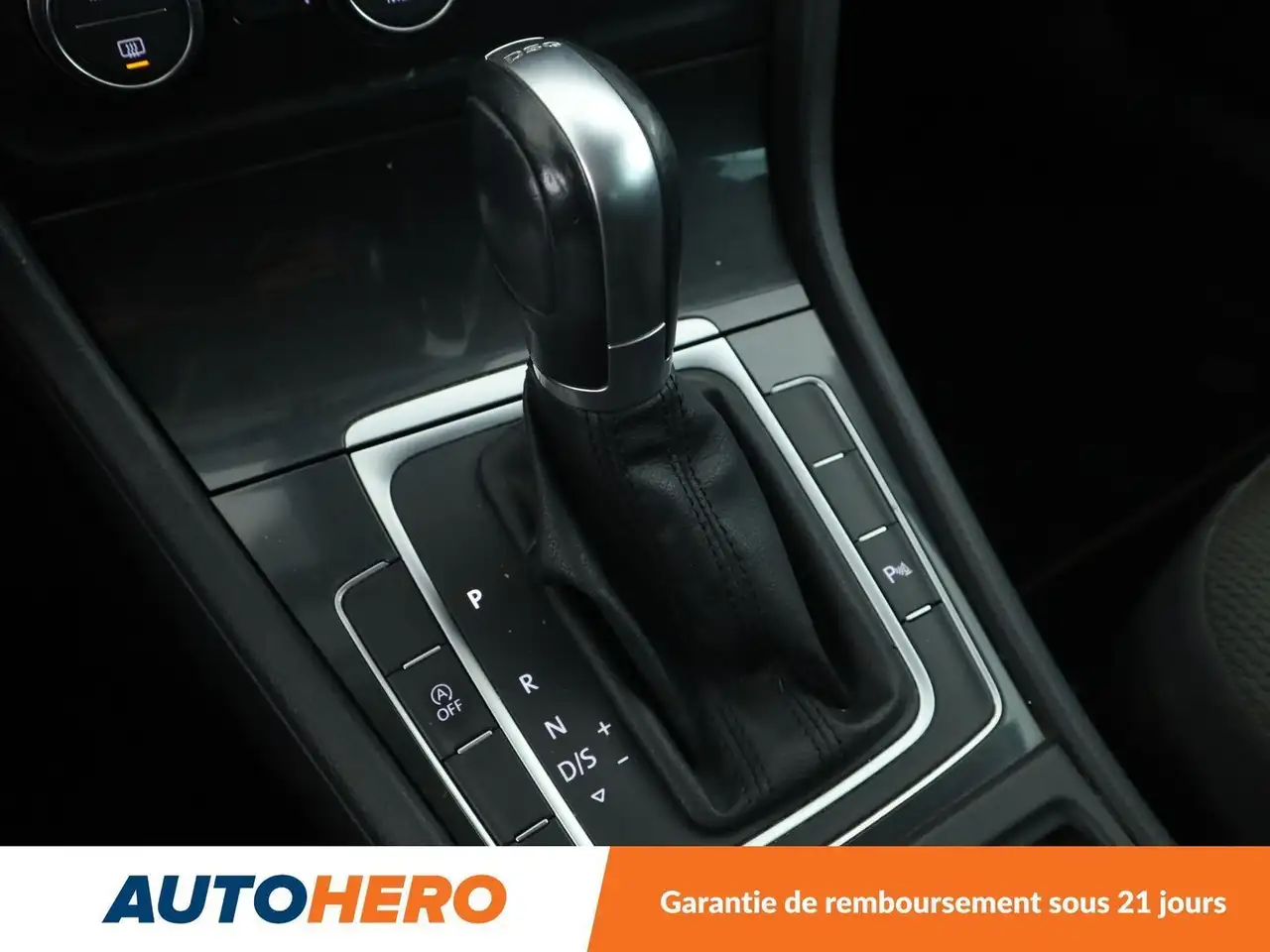 Volkswagen Golf Standard Model — photo 26