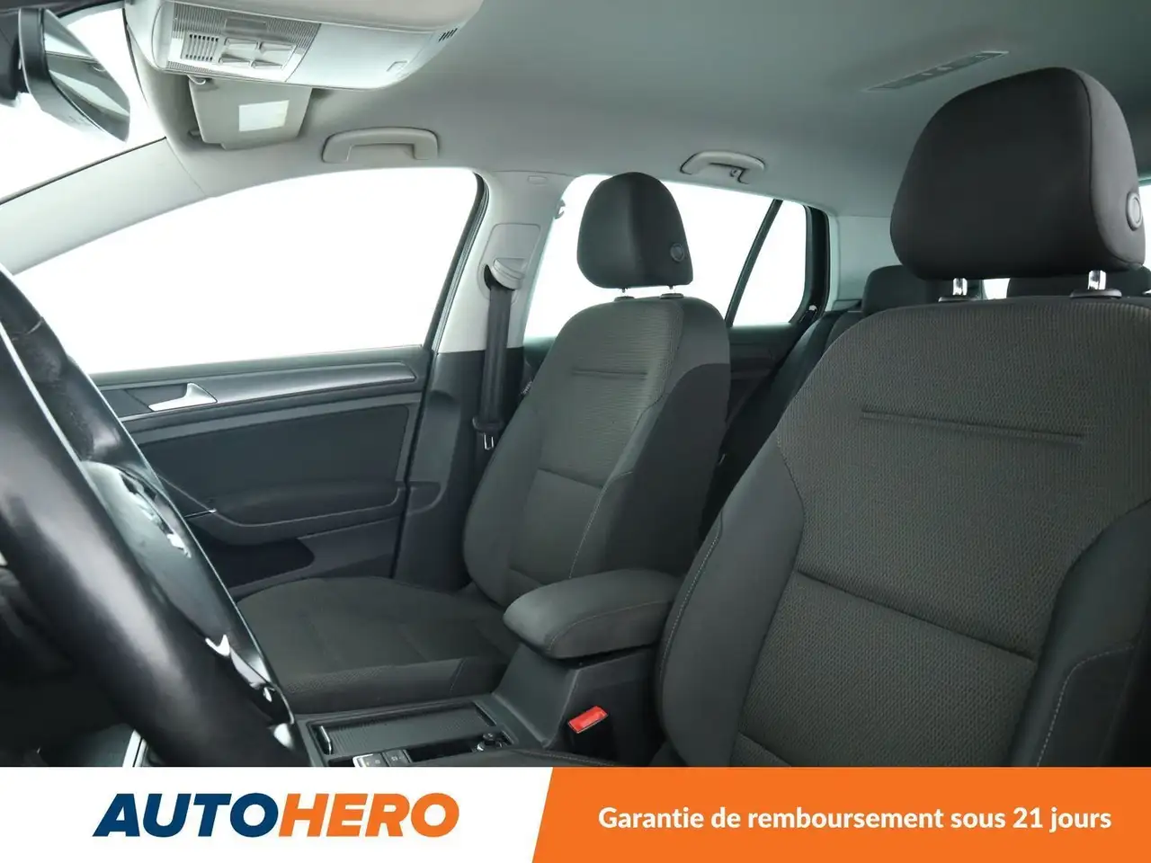 Volkswagen Golf Standard Model — photo 10