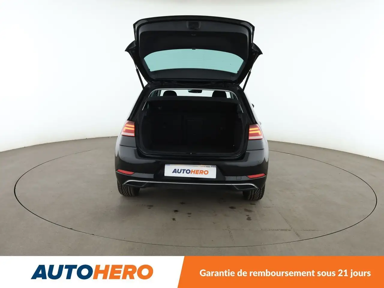 Volkswagen Golf Standard Model — photo 16
