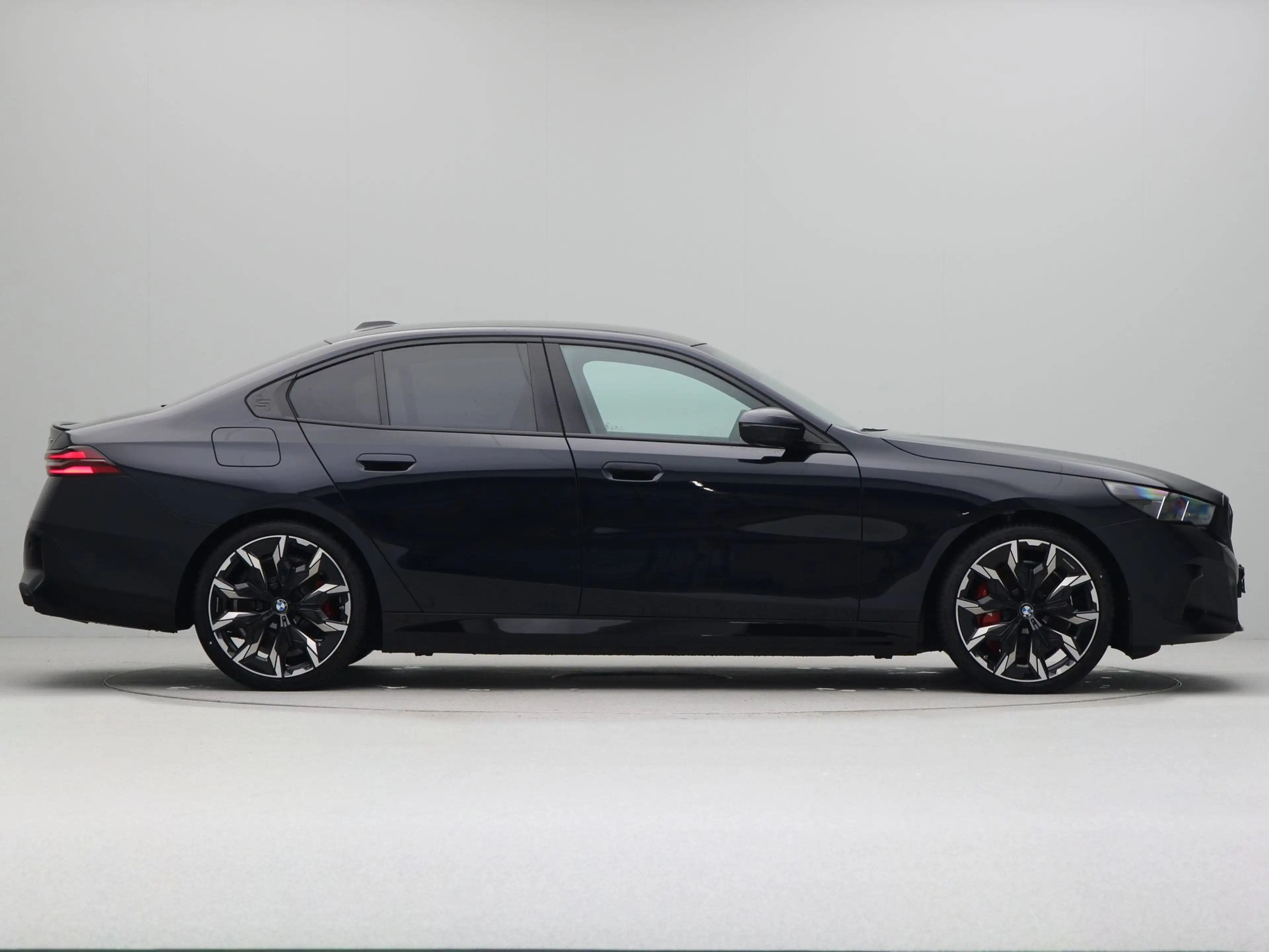 BMW 550 5 Serie 550e xDrive Sedan M-Sport — photo 8