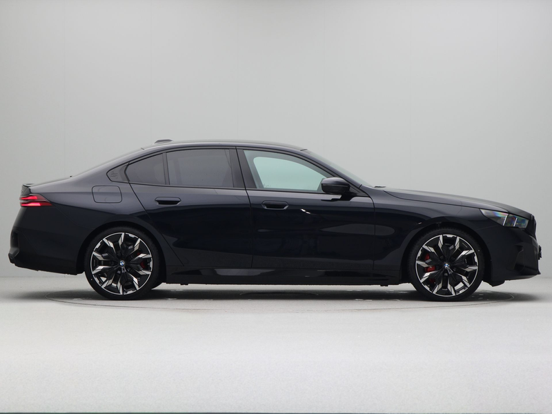 BMW 550 5 Serie 550e xDrive Sedan M-Sport — photo 8