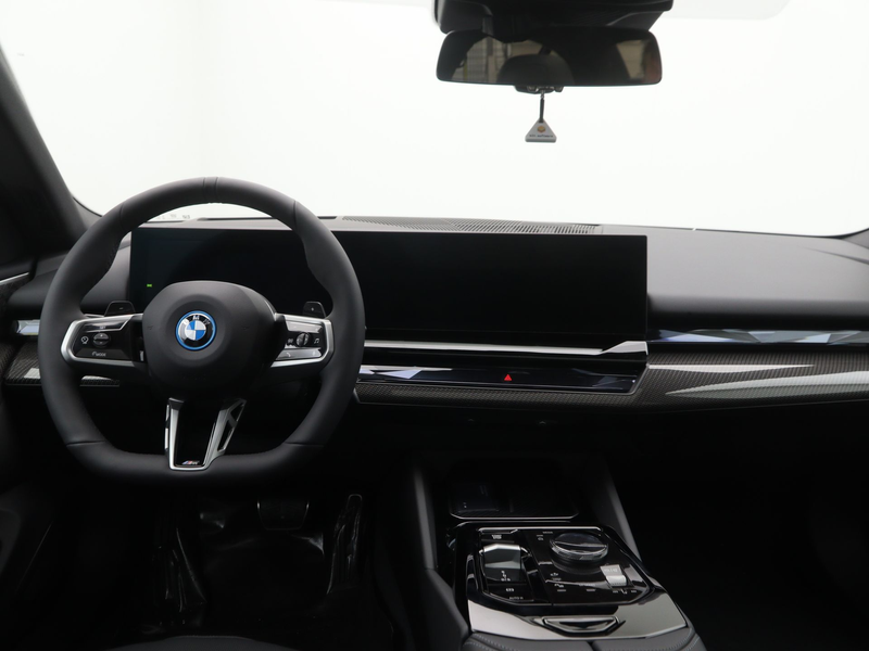 BMW 550 5 Serie 550e xDrive Sedan M-Sport — photo 13
