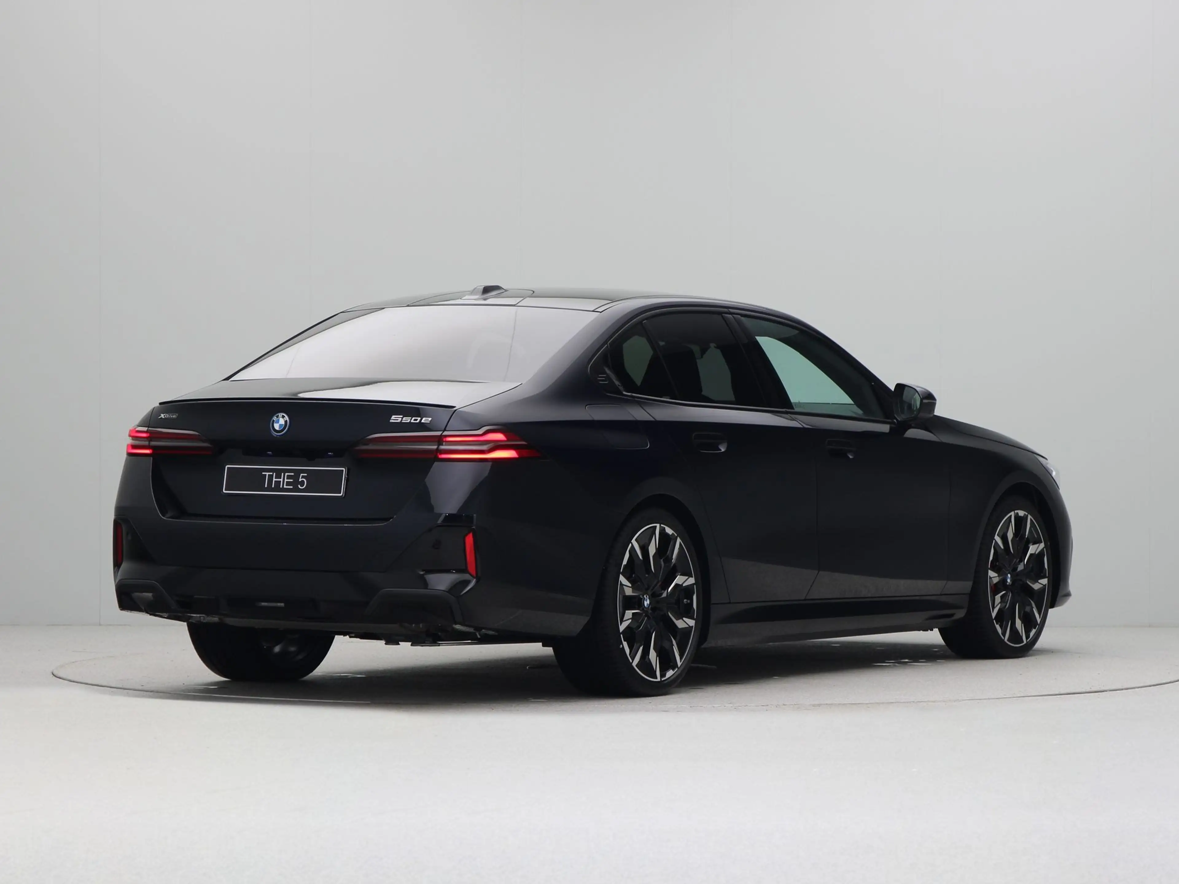 BMW 550 5 Serie 550e xDrive Sedan M-Sport — photo 9