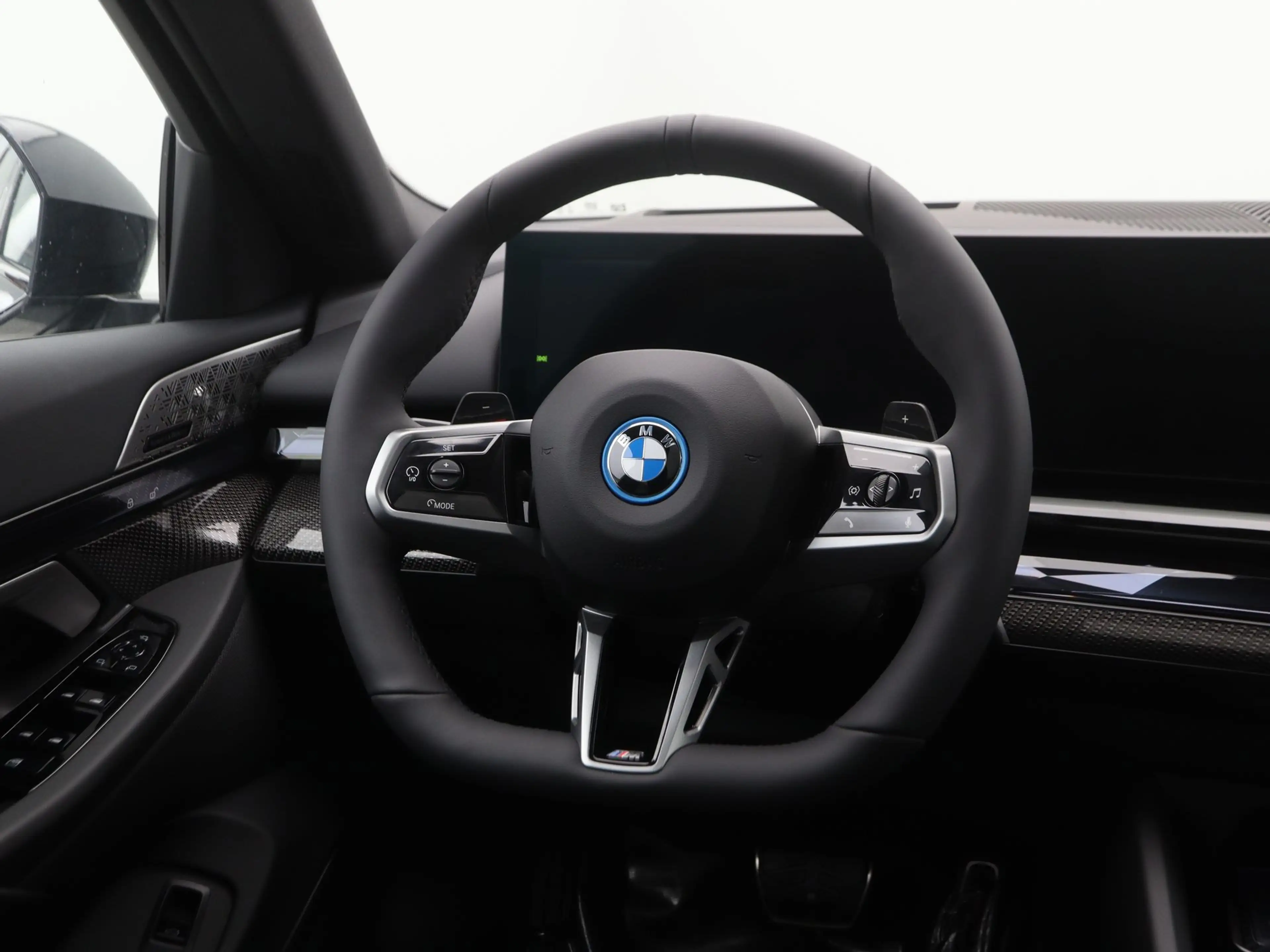 BMW 550 5 Serie 550e xDrive Sedan M-Sport — photo 2