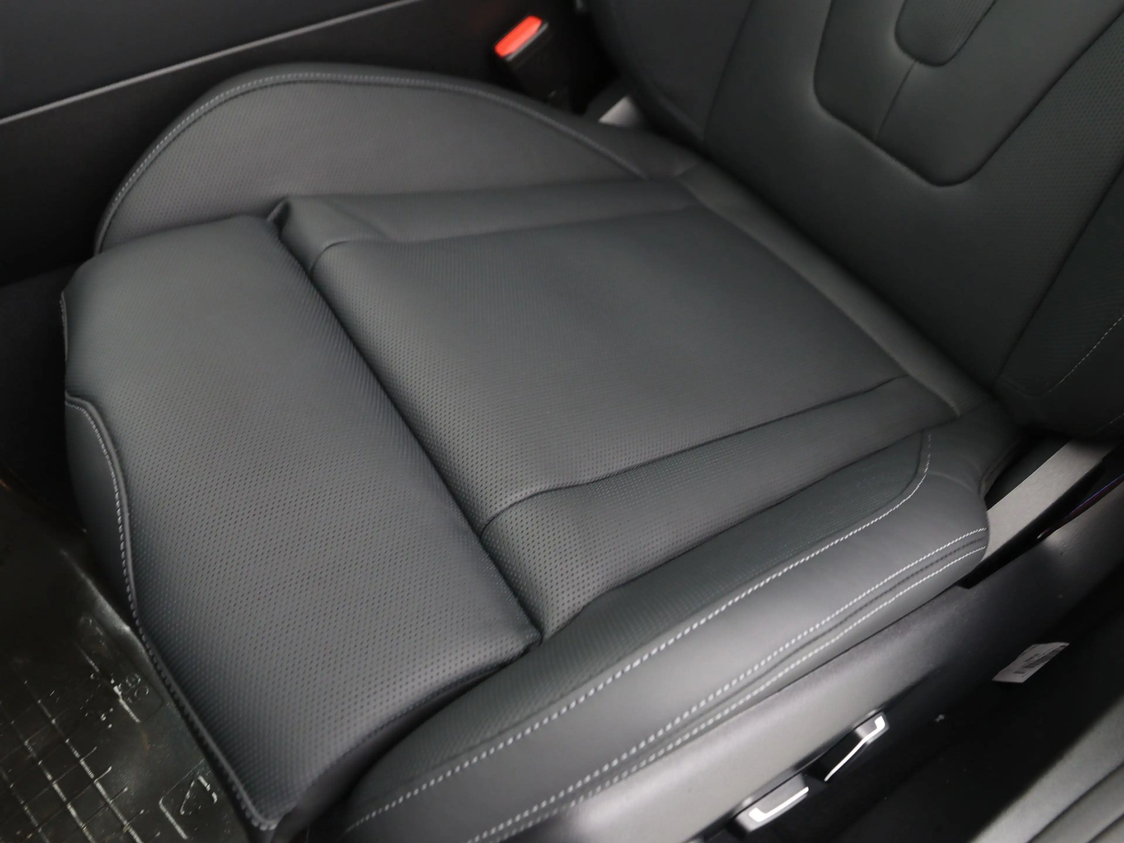 BMW 550 5 Serie 550e xDrive Sedan M-Sport — photo 14