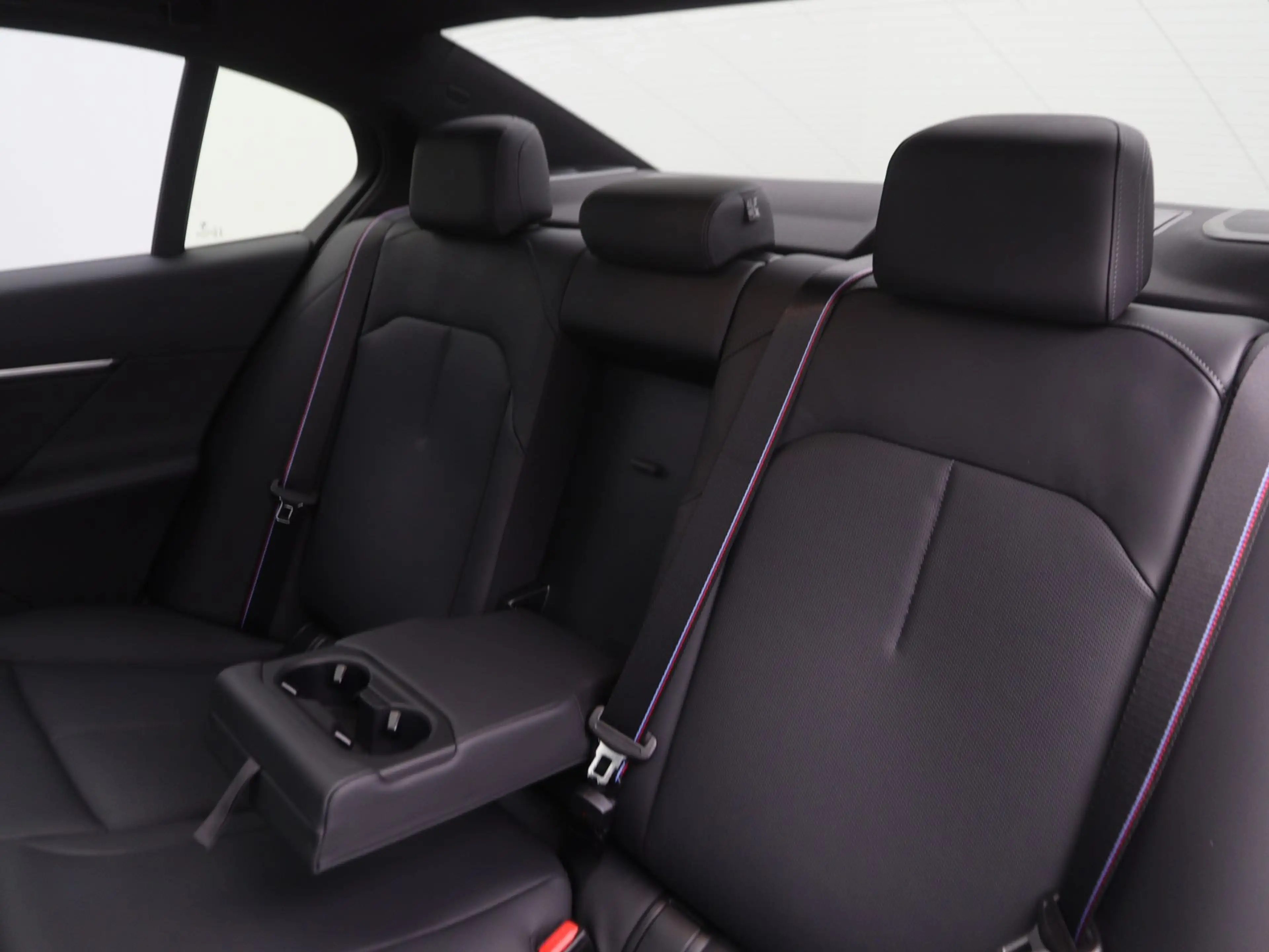 BMW 550 5 Serie 550e xDrive Sedan M-Sport — photo 15