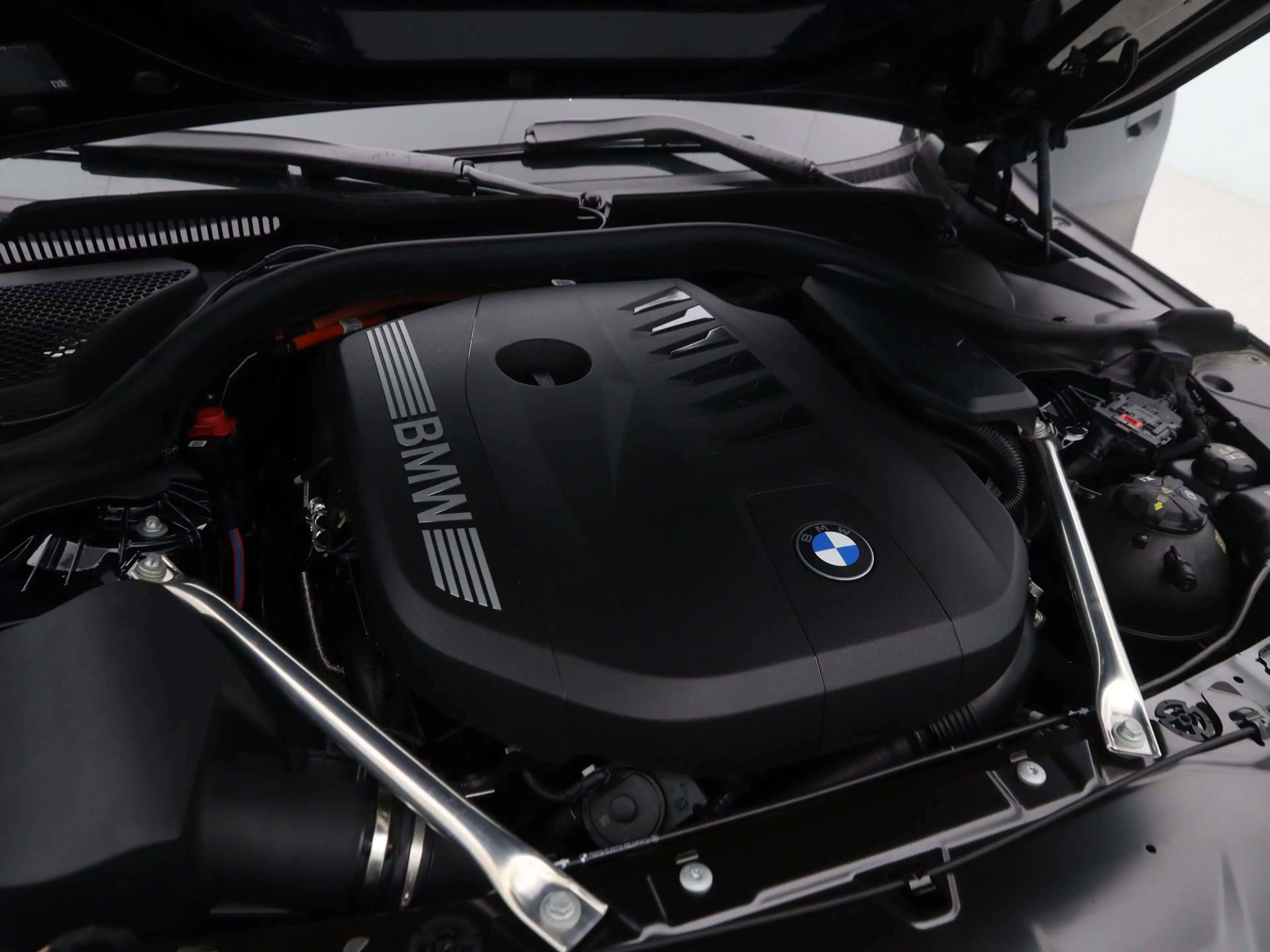 BMW 550 5 Serie 550e xDrive Sedan M-Sport — photo 4