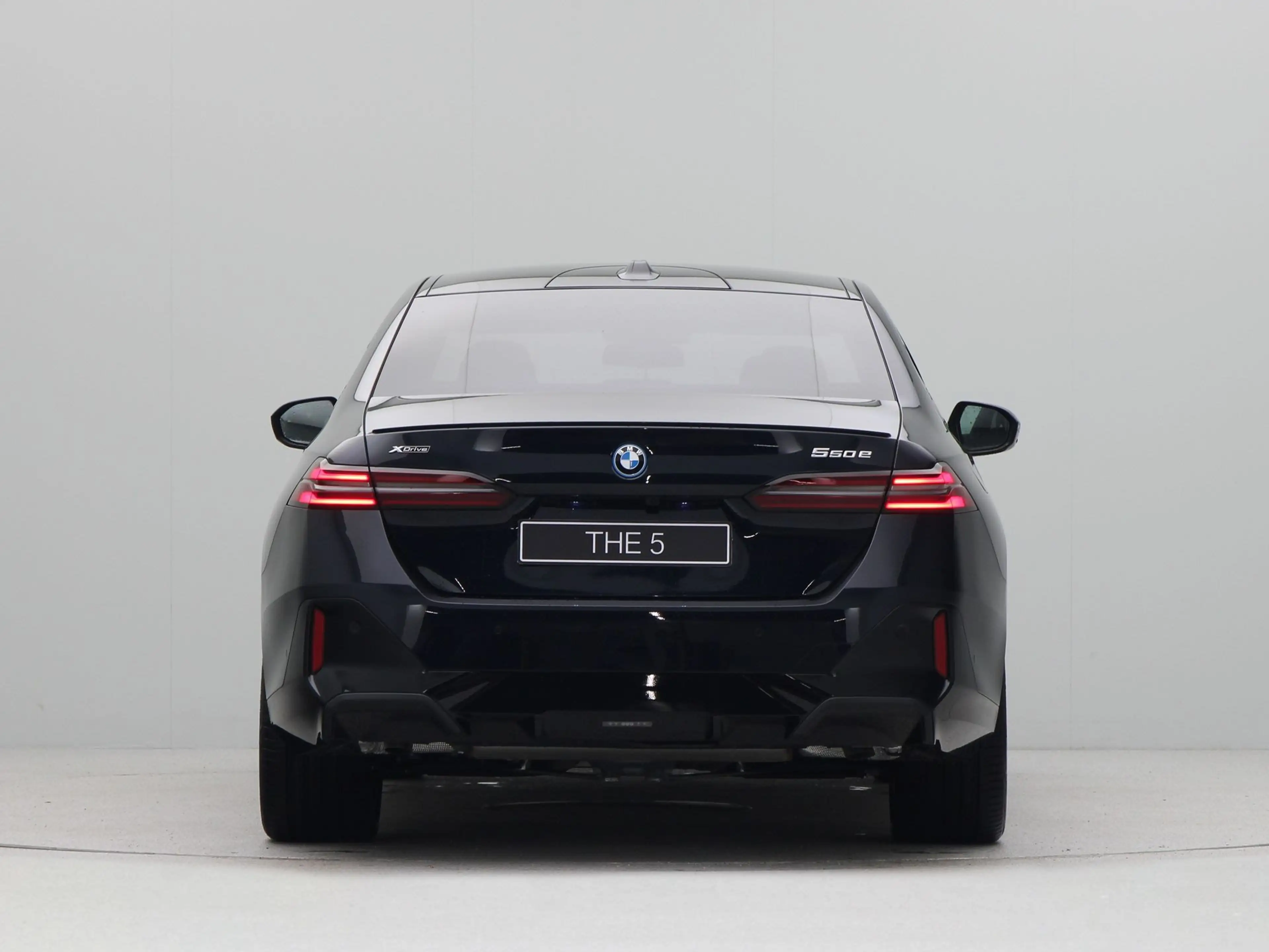 BMW 550 5 Serie 550e xDrive Sedan M-Sport — photo 10