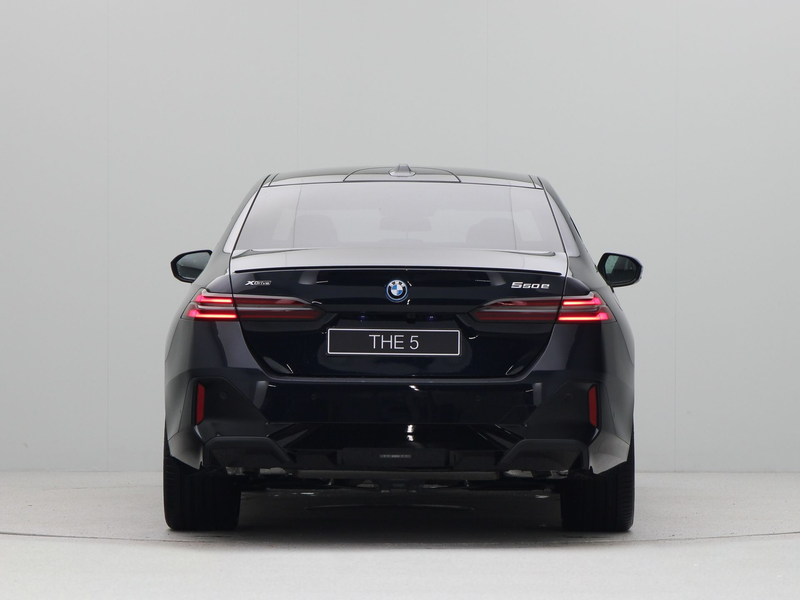 BMW 550 5 Serie 550e xDrive Sedan M-Sport — photo 10