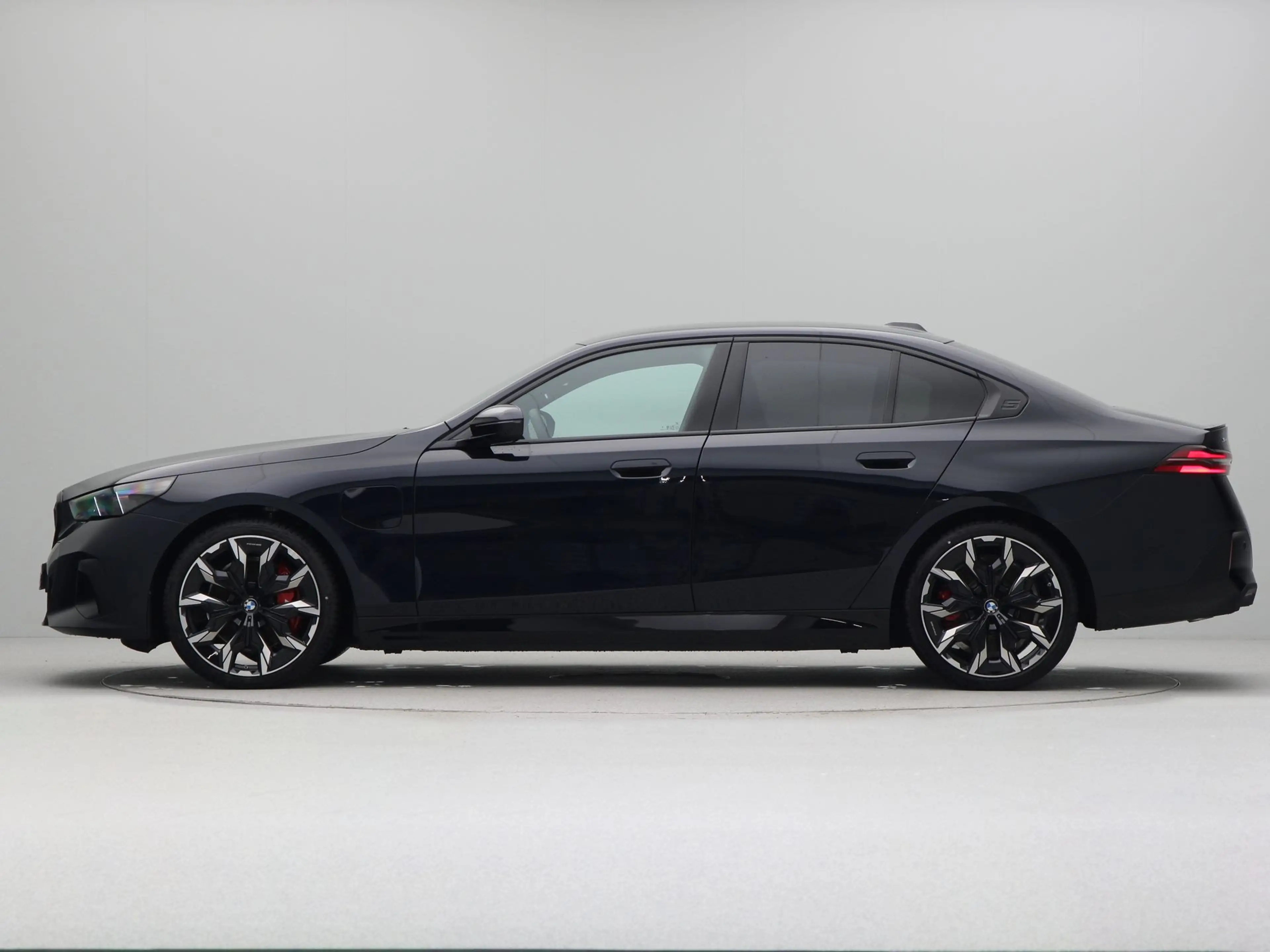 BMW 550 5 Serie 550e xDrive Sedan M-Sport — photo 12