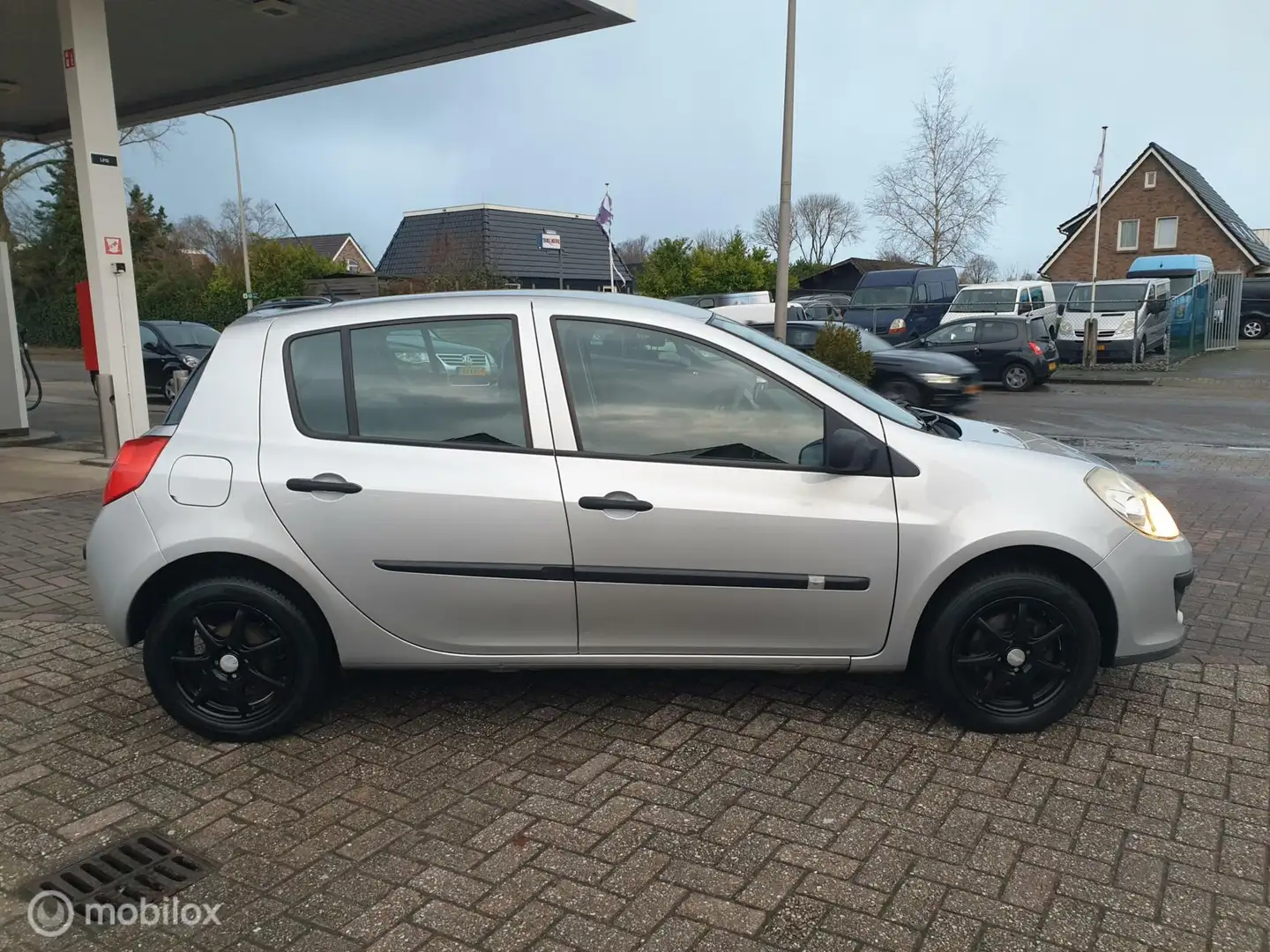 Renault Clio 1.2-16V Special Line Grijs - 2