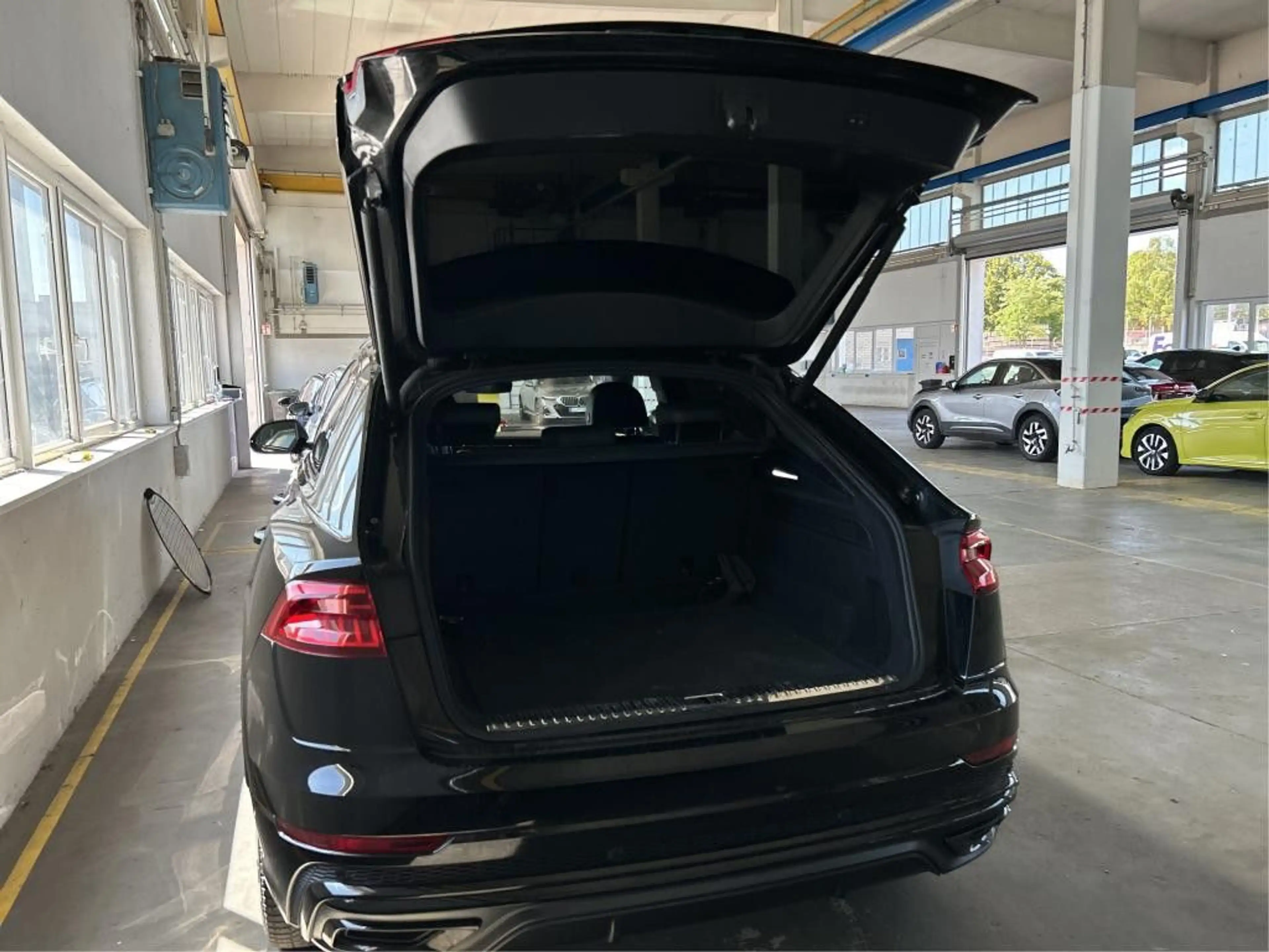 Audi Q8 50 TDI quattro 3x S-Line HuD Stand. HD Matrix — photo 9