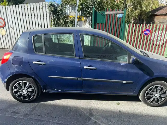 Renault Clio view 3