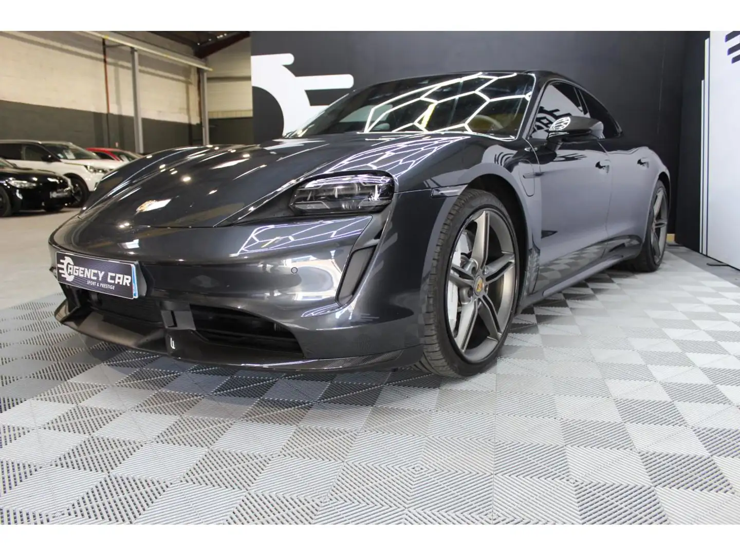 Porsche Taycan Turbo - 680 cv Pack Carbon Grijs - 2