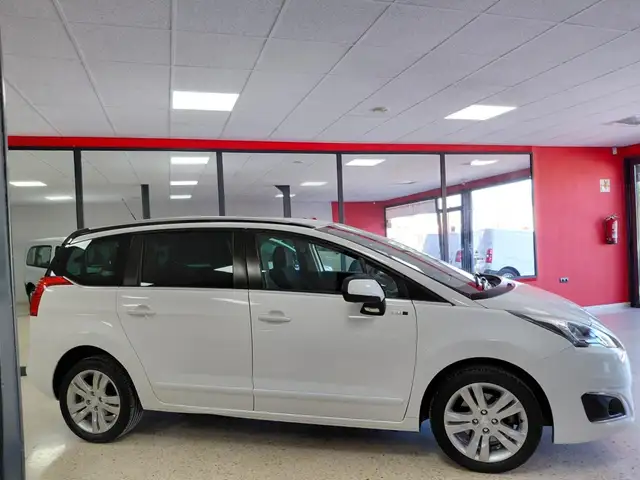 Peugeot 5008 1.6 BlueHDi Style 7 pl. 120