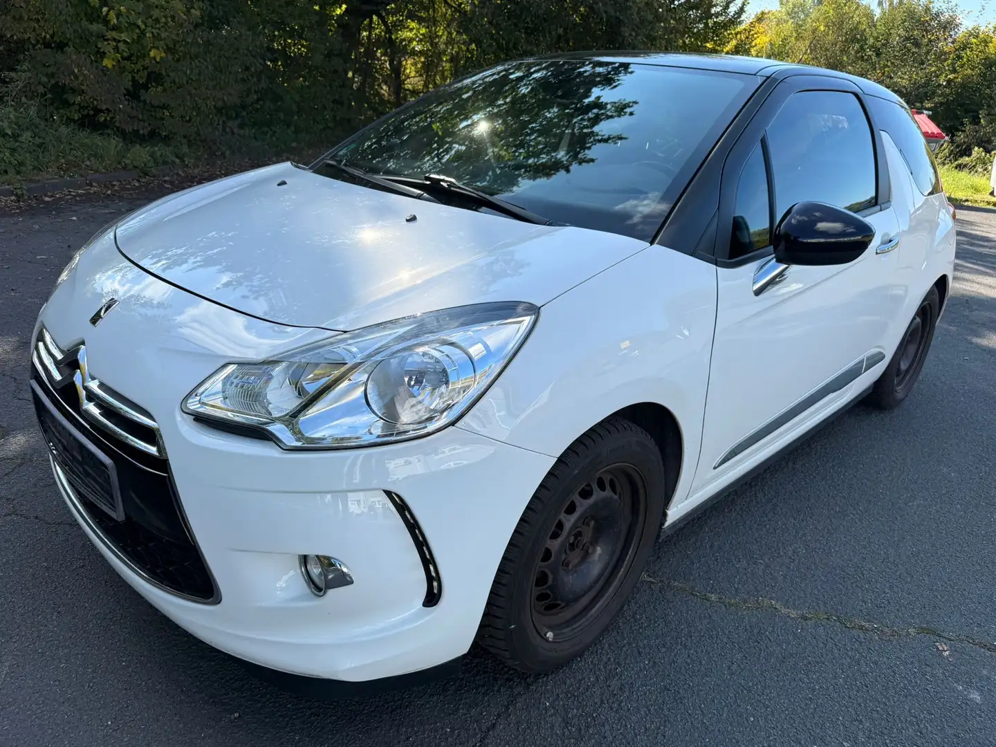 Citroen DS3 1.6 i SoChic*ALU*EURO 5*TÜV/AU 08/2026 Weiß - 1