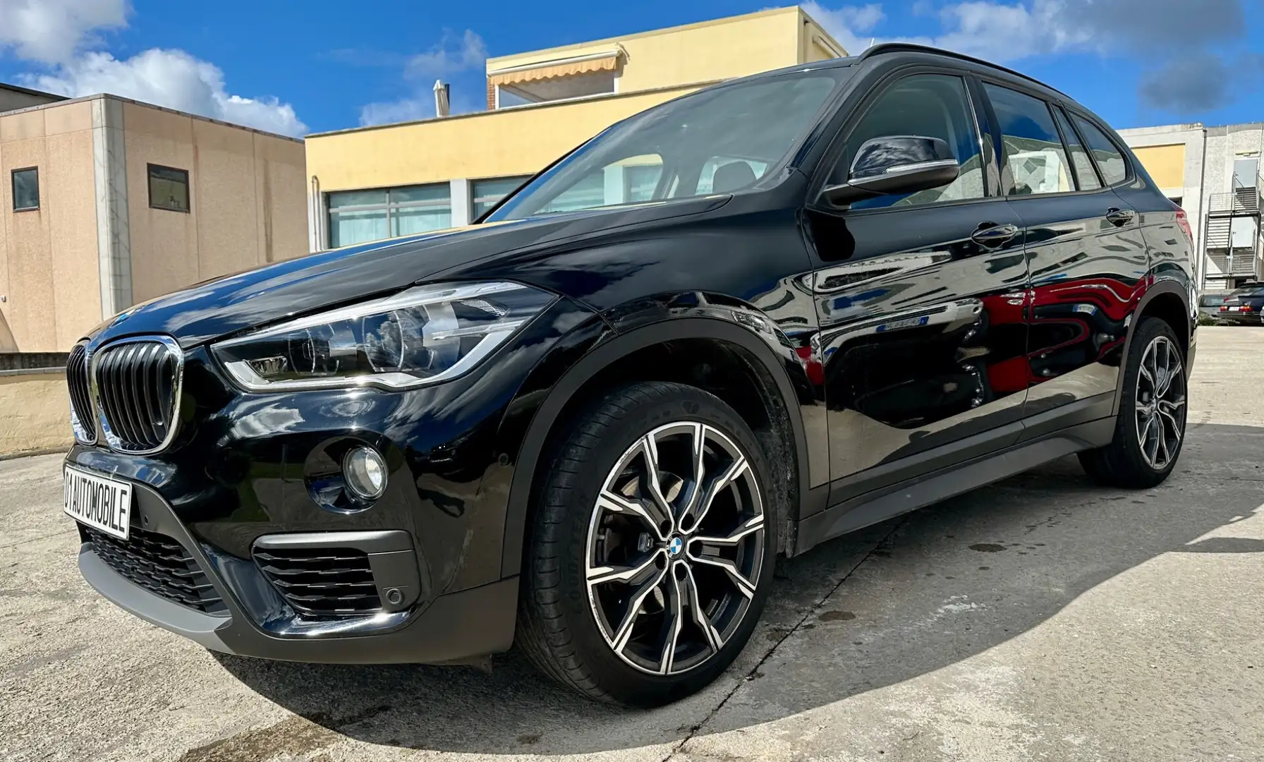 BMW X1 sDrive18d xLine Fekete - 1