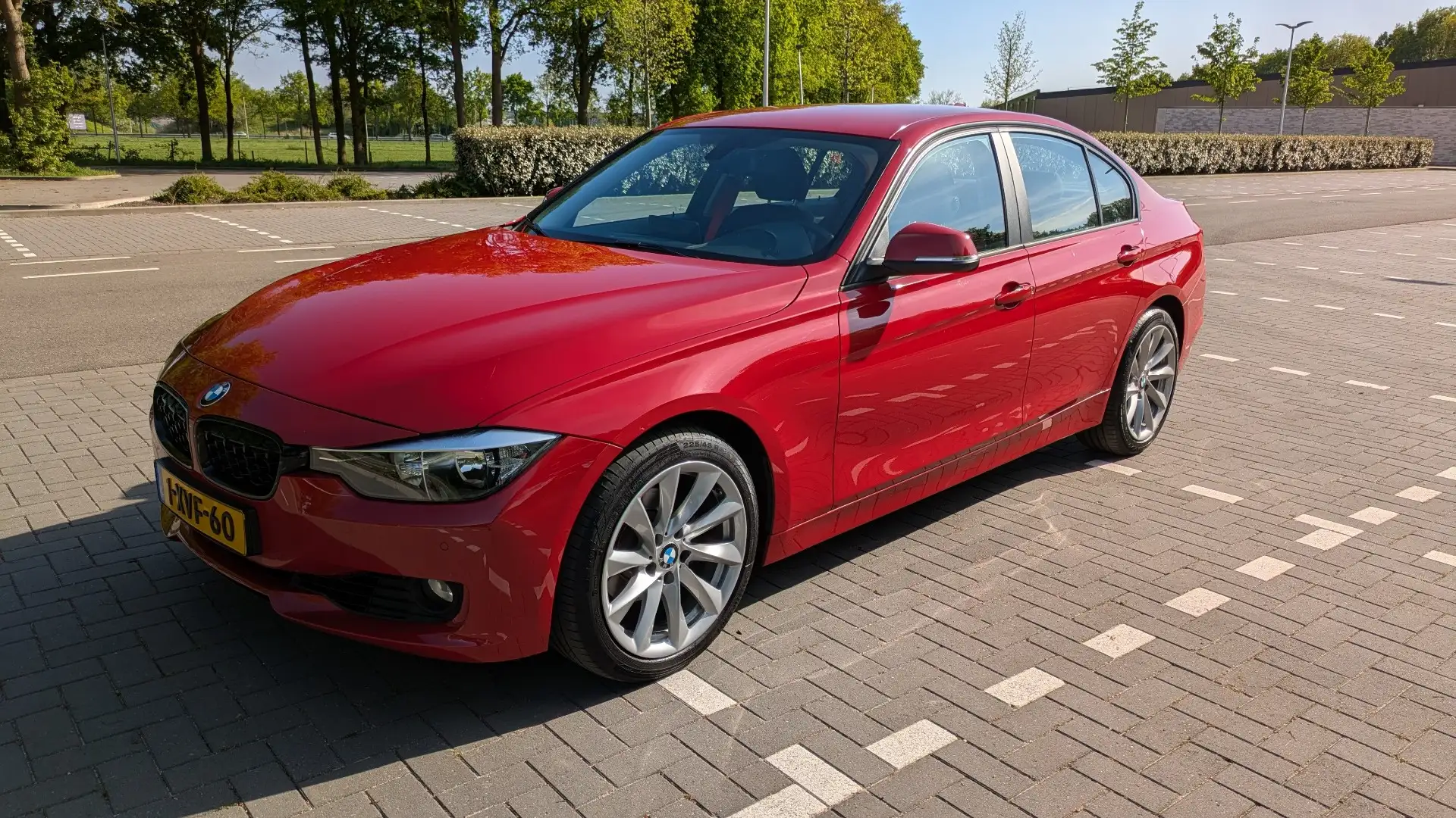 BMW 320 320i Rood - 1