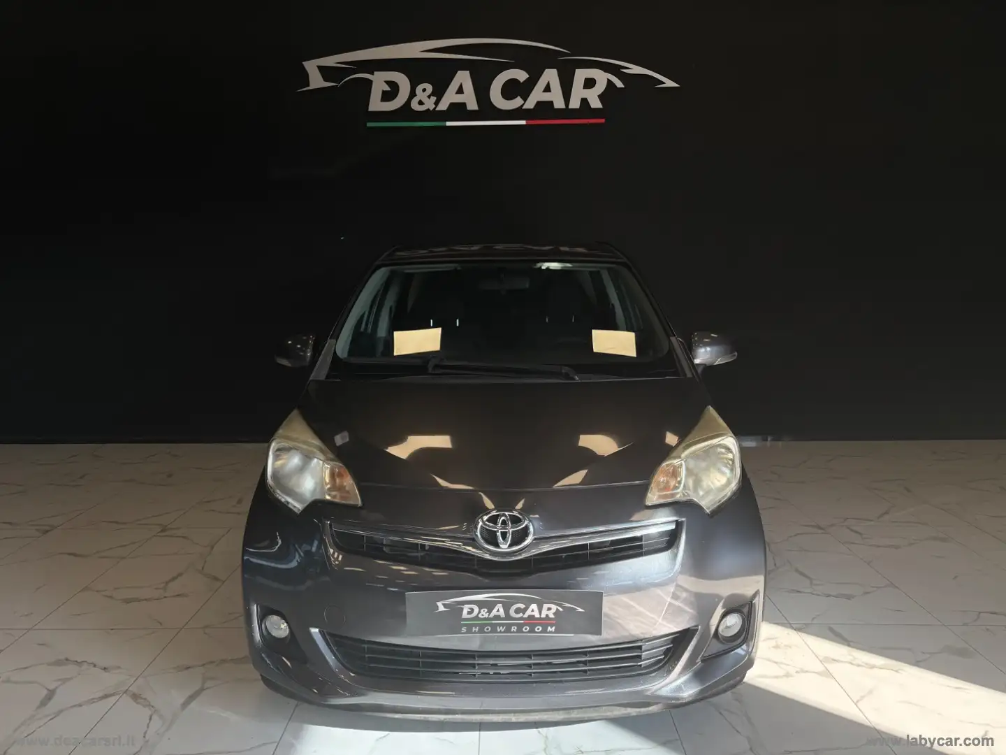 Toyota Verso-S 1.3 MT Gris - 2
