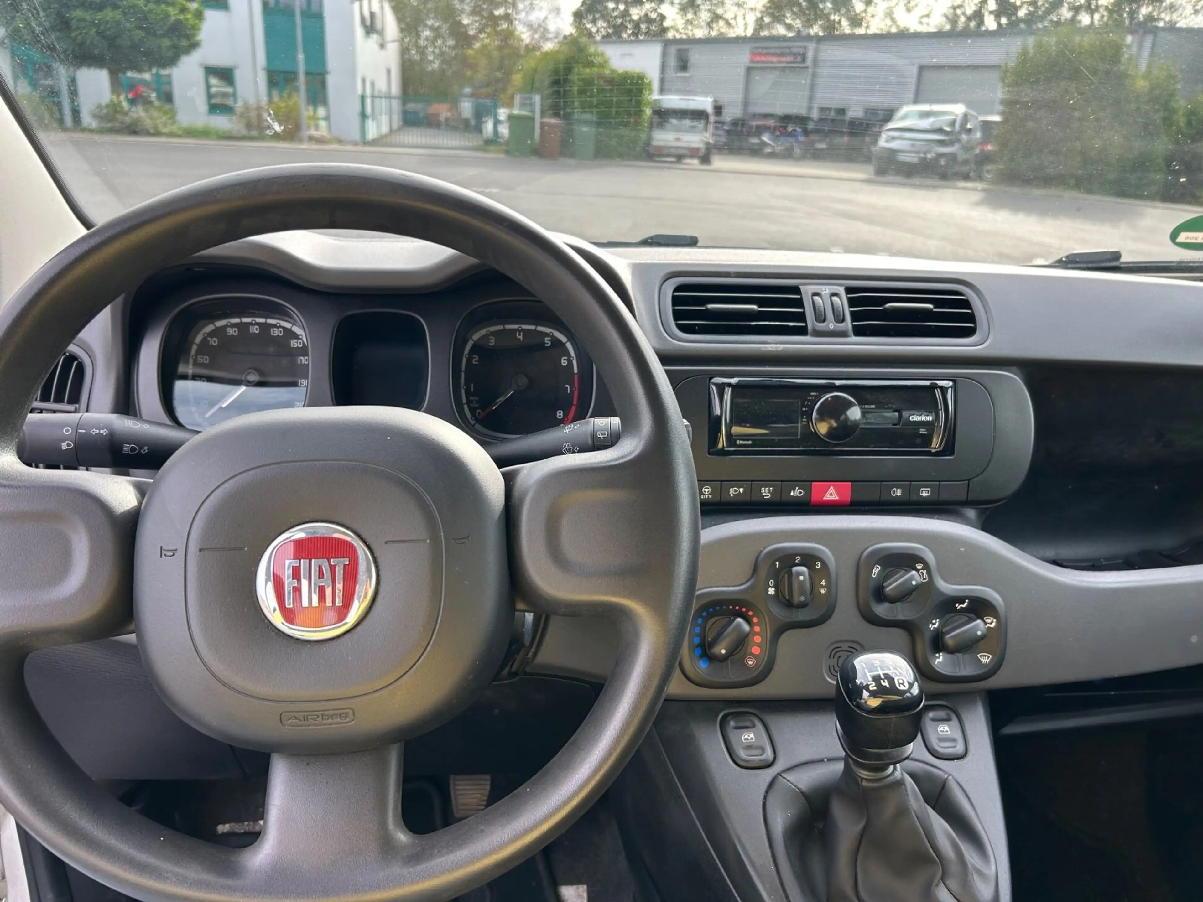 Fiat Panda Young *Familienbesitz*Klima*8-fach* — photo 10