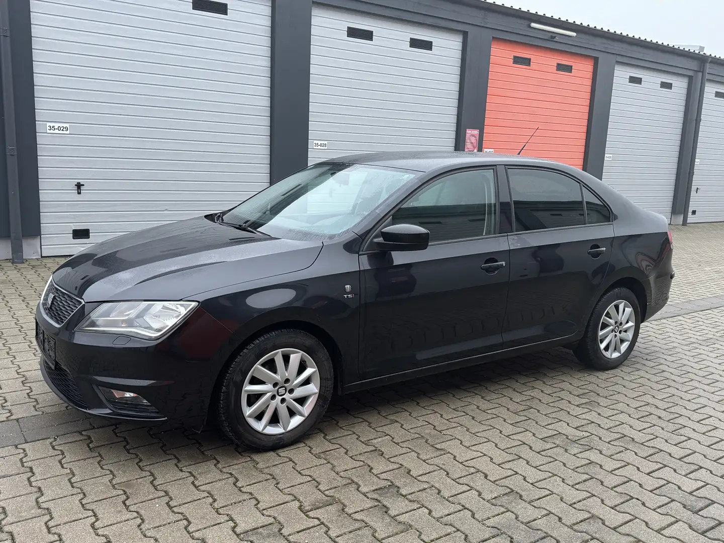 SEAT Toledo Reference Schwarz - 2
