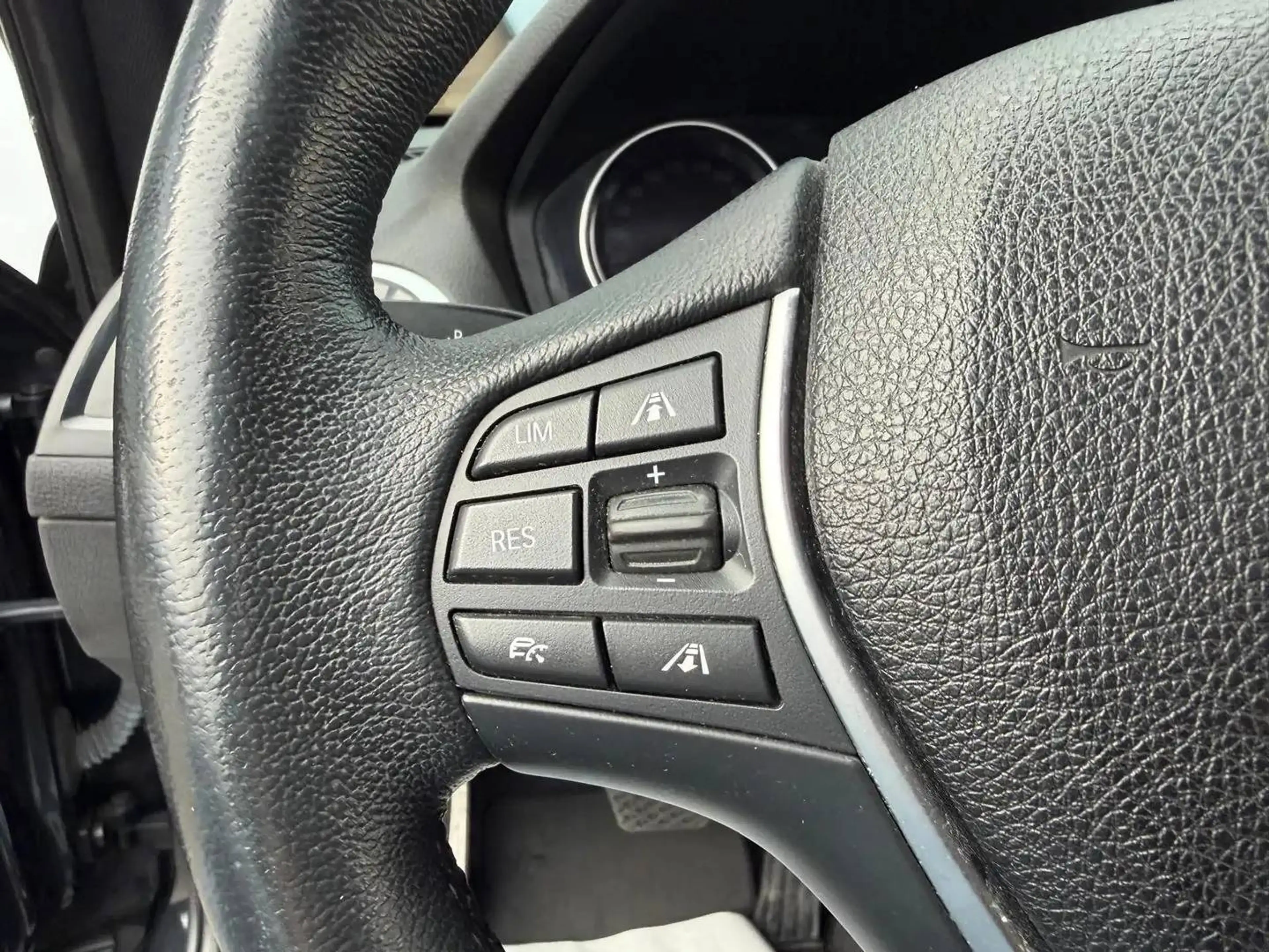 BMW 118 118iA PACK M *GARANTIE*GPS PRO*LED*SIEGES CHAUFF* — photo 9