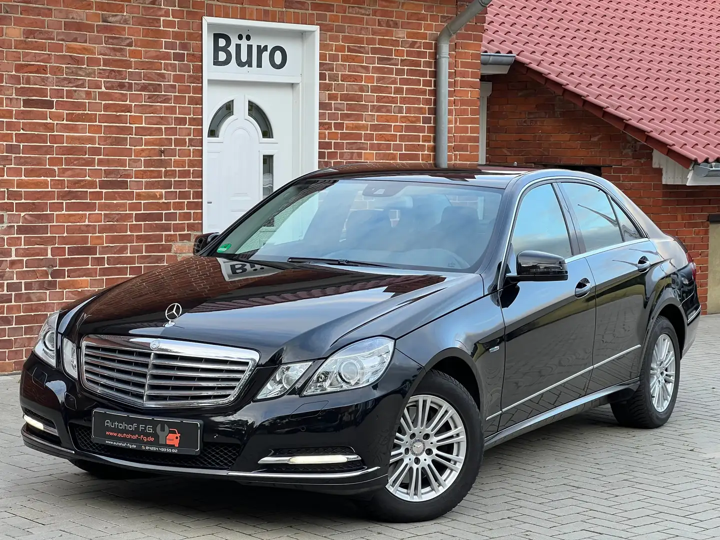 Mercedes-Benz E 300 E -Klasse Lim.E300 CDI BlueEfficiency*AHK/SHZ/AC Nero - 1