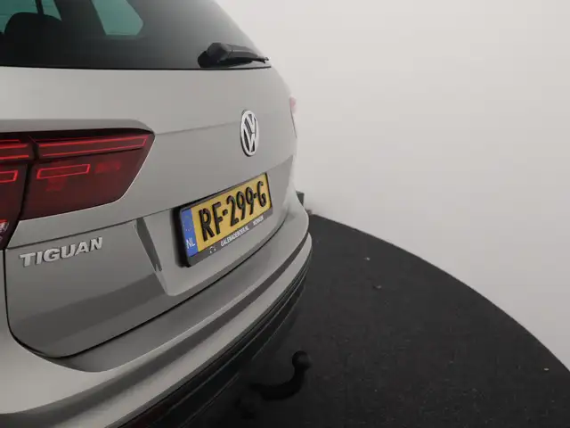 Volkswagen Tiguan view 5