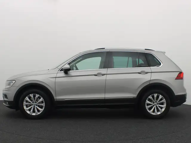 Volkswagen Tiguan view 2