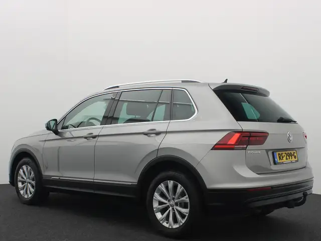 Volkswagen Tiguan view 3
