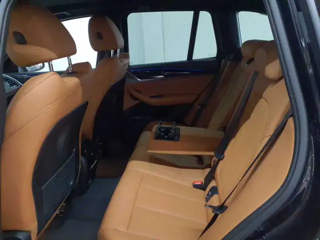 BMW X3 view 8