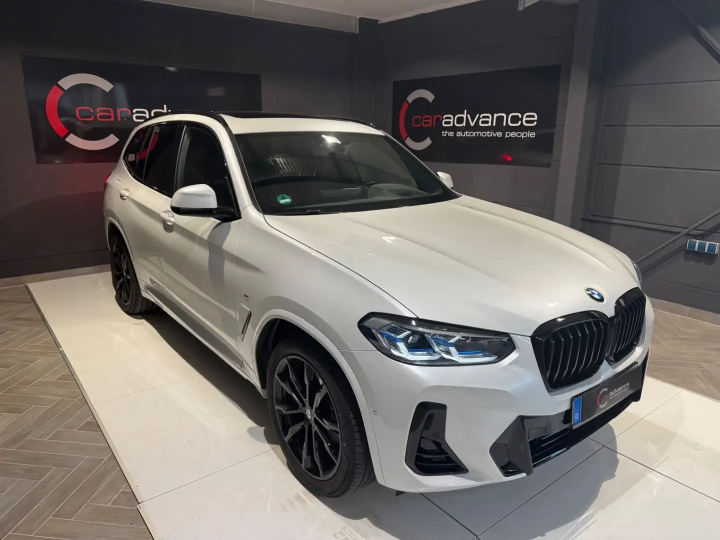 BMW X3 xDrive 20 d M Sport+20"*AHK*Pano*Live* Weiß - 2