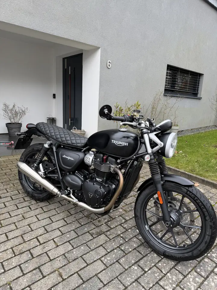 Triumph Street Twin
