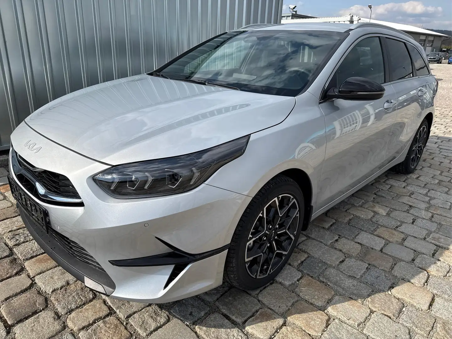 Kia Ceed SW / cee'd SW Sportswagon Edition 30 Jahre 1.5 T-GDI 140 PS N... Silber - 1