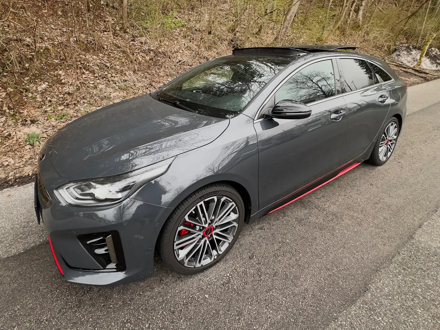Kia ProCeed / pro_cee'd pro ceed 1,6 TGDI GPF GT DCT Aut. GT Grau - 2