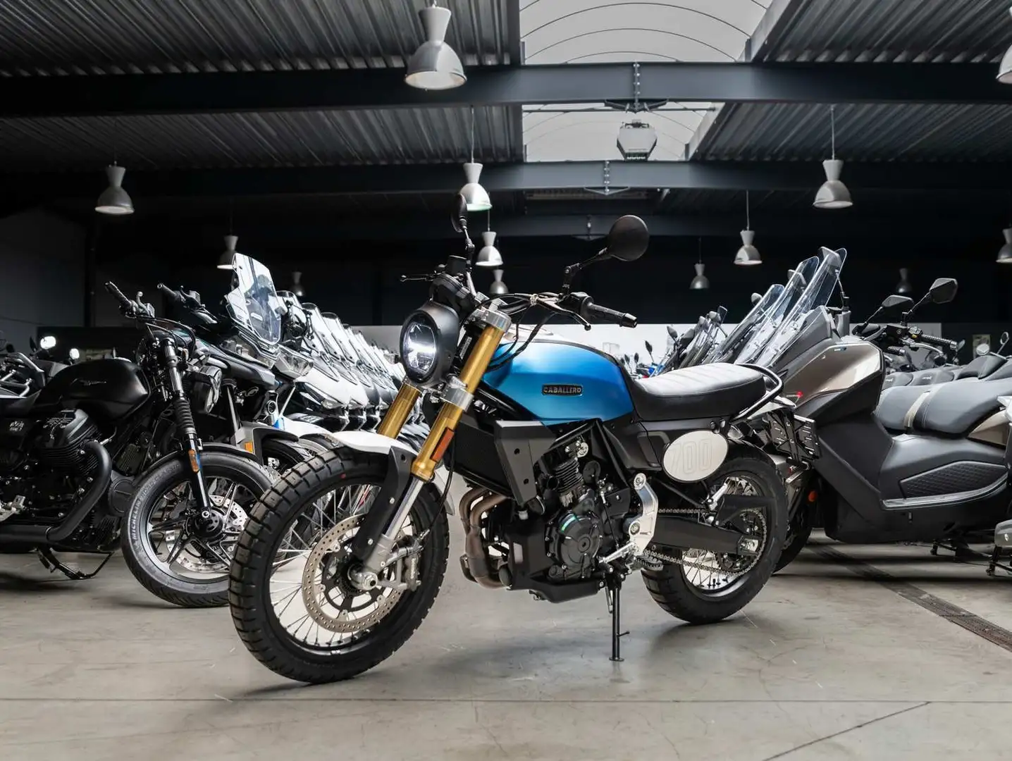 Fantic Caballero 700 Scrambler Azul - 1