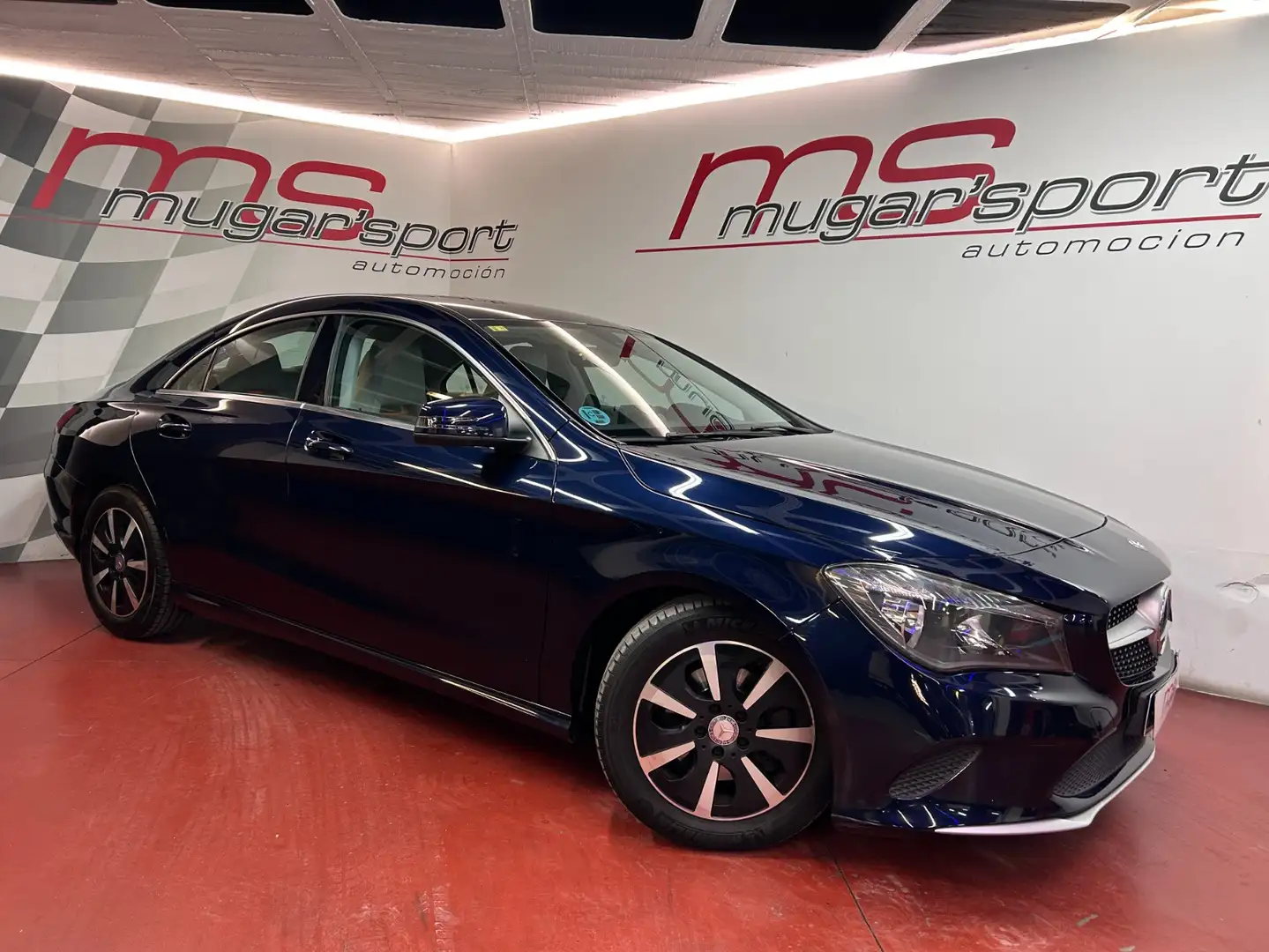 Mercedes-Benz CLA 180 Azul - 2