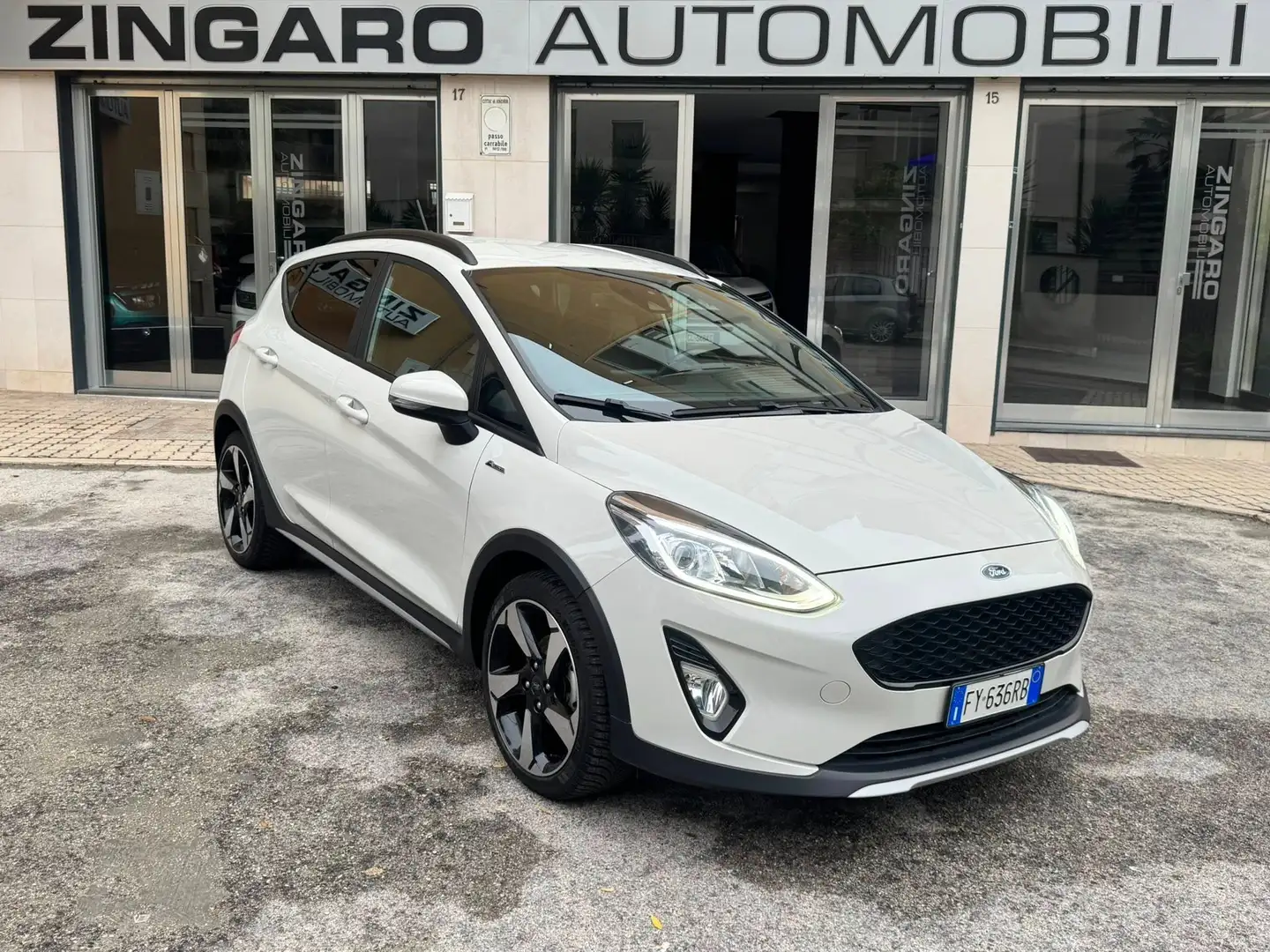 Ford Fiesta 1.5 TDCI 85 CV. ECOBLUE NAVI+CERCHI+BIXENO Gris - 2