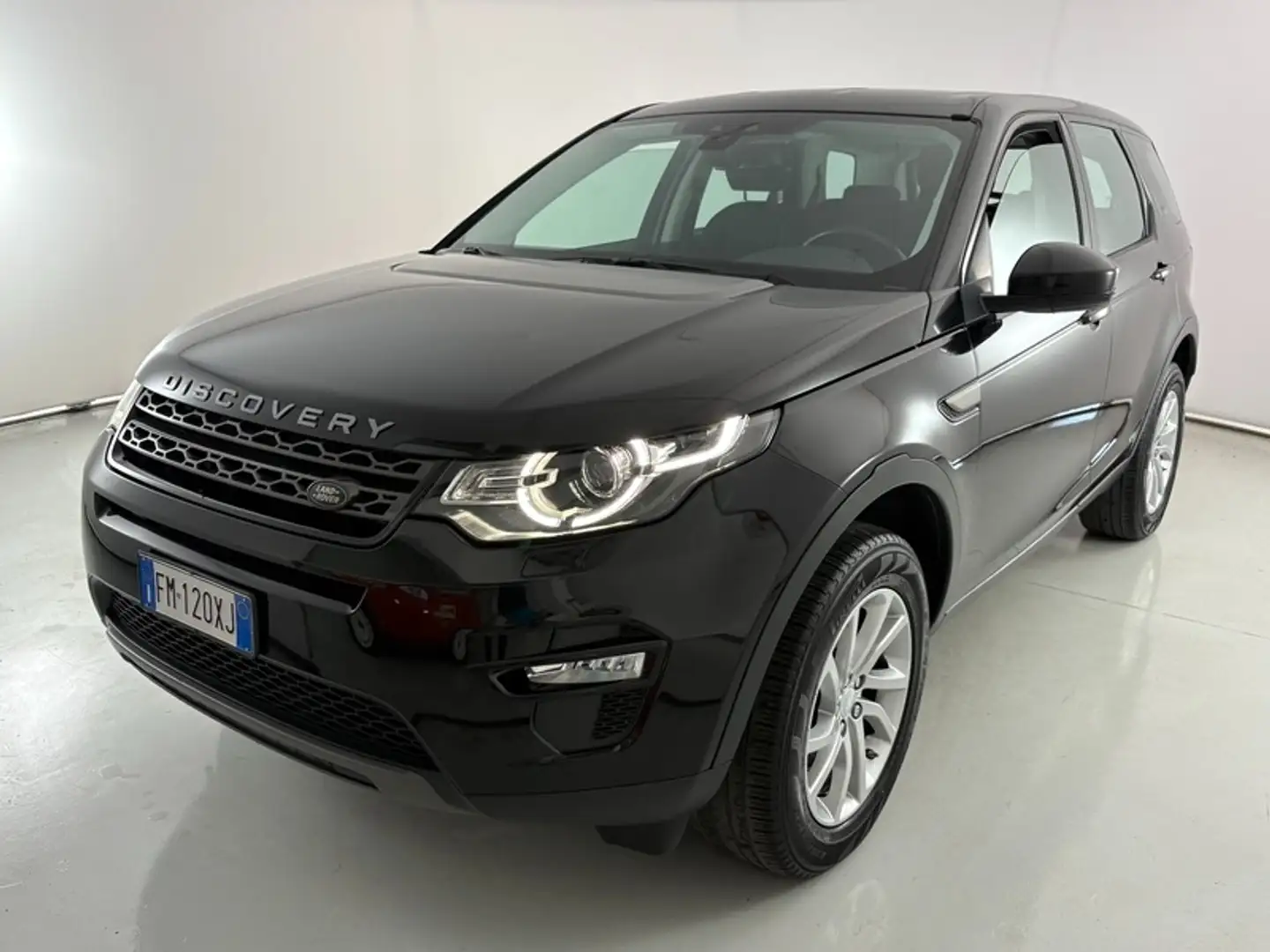 Land Rover Discovery Sport 2.0 TD4 SE Zwart - 1