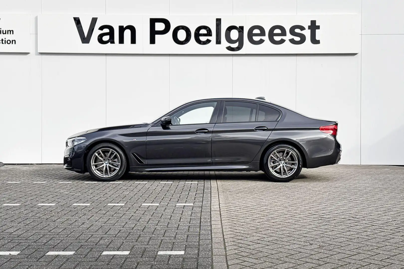 BMW 520 5 Serie Sedan 520i | High Executive | M Sport Grigio - 2