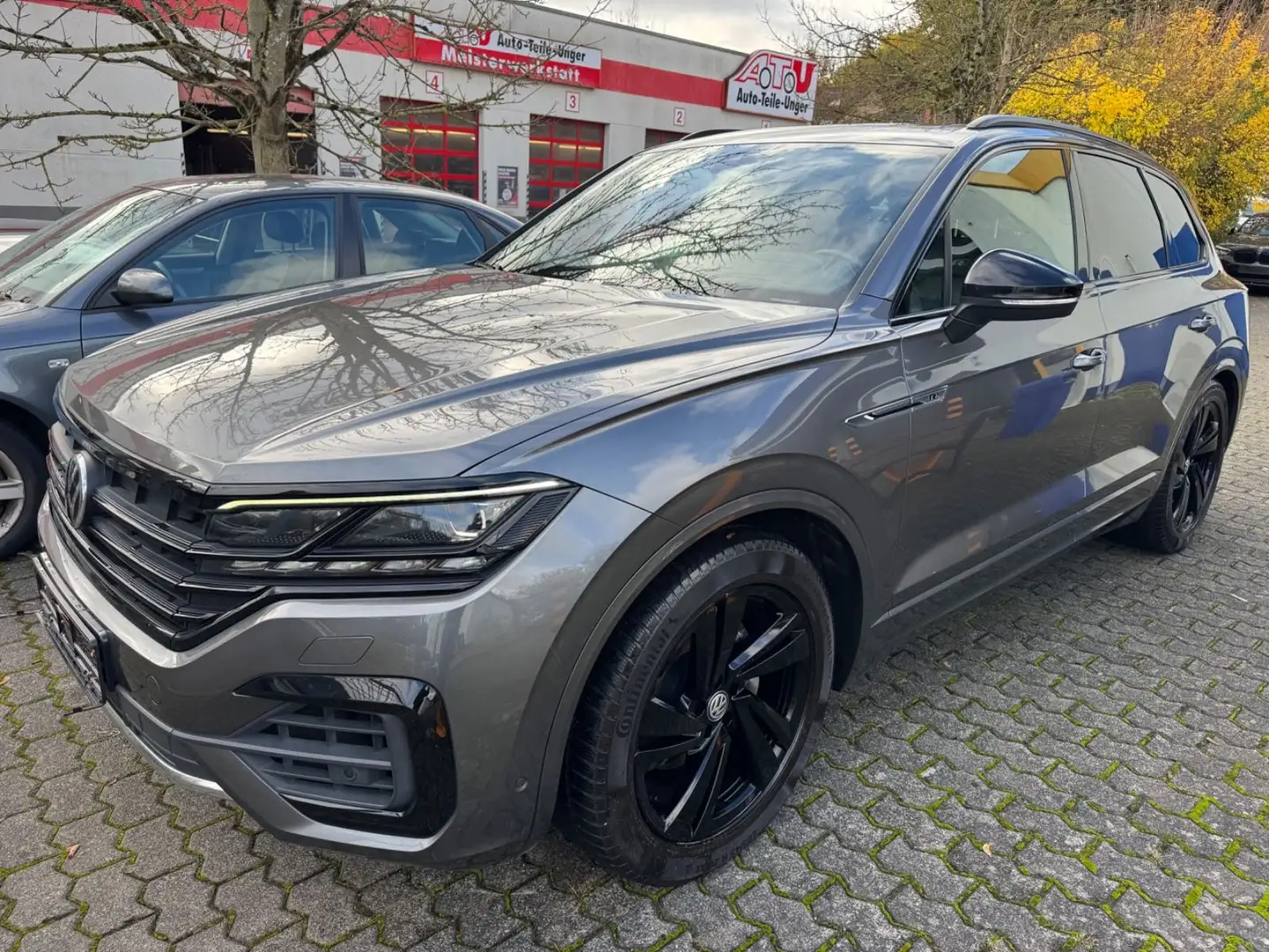 Volkswagen Touareg R-Line 4Motion Panorama+HeadUp+Luftfeder Grau - 1