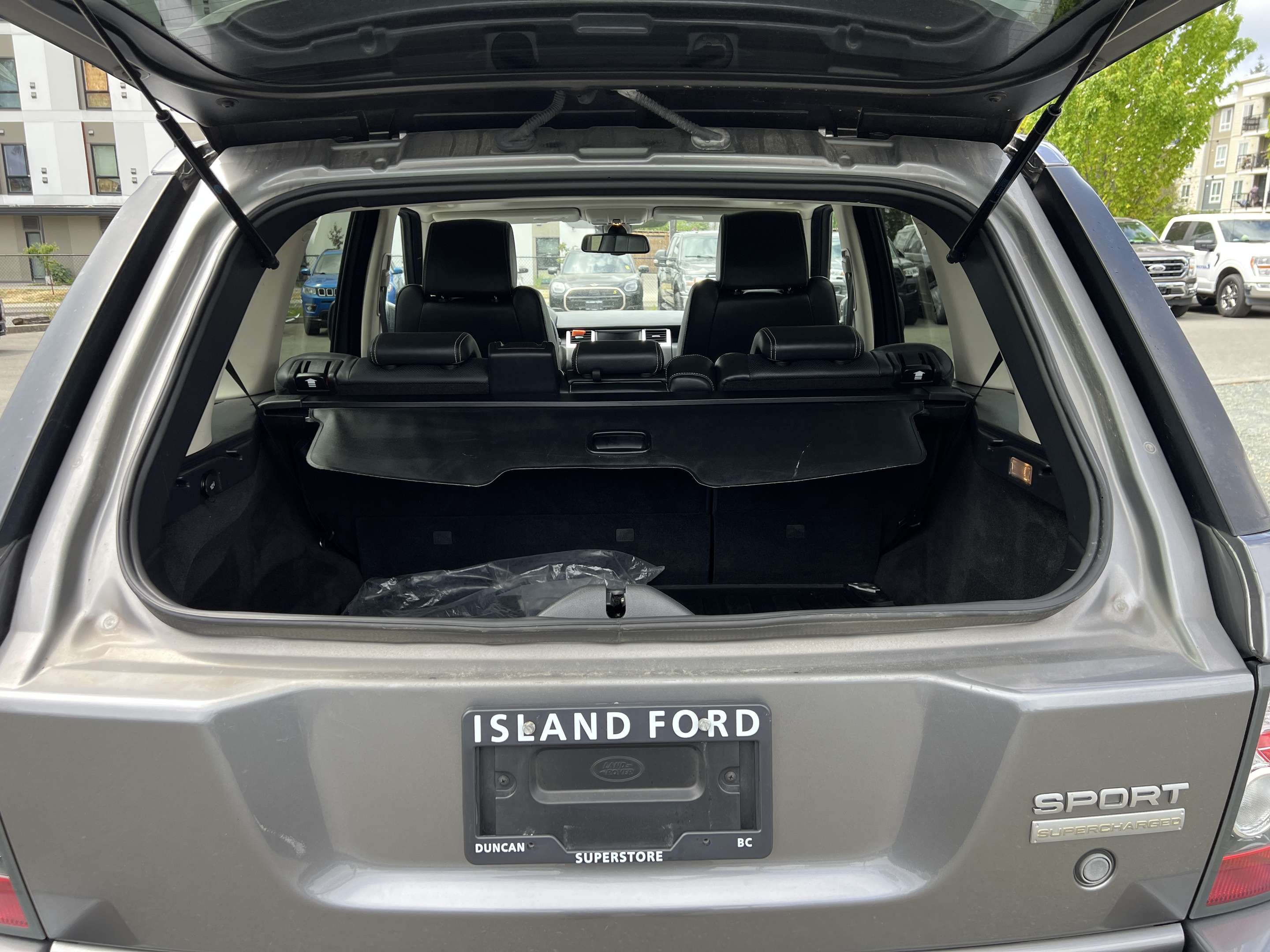 2011 Land Rover Range Rover Sport SC | Moonroof | Navigation | Dual Climate Control 5.0L 8 cyl thumb 7