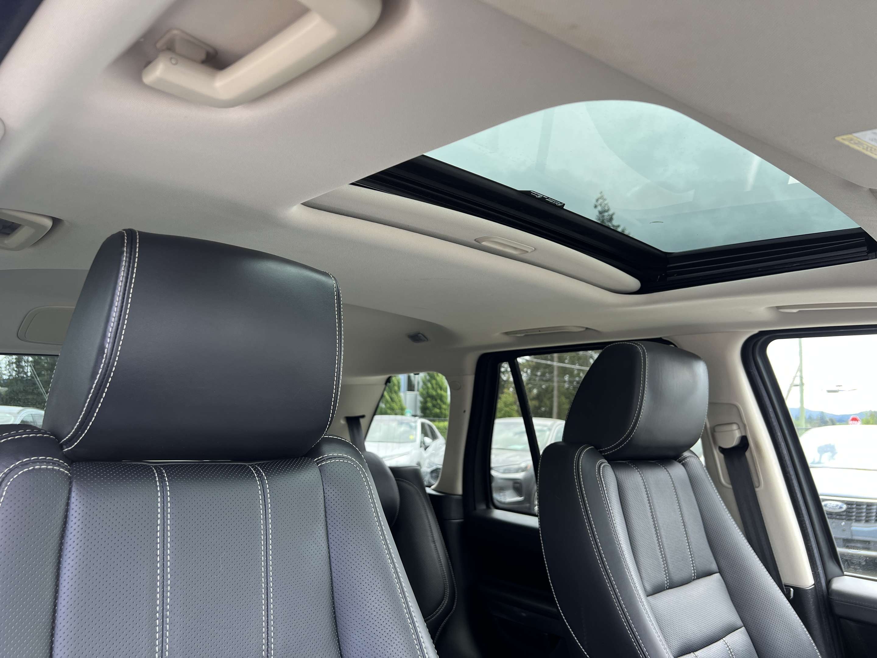 2011 Land Rover Range Rover Sport SC | Moonroof | Navigation | Dual Climate Control 5.0L 8 cyl thumb 26