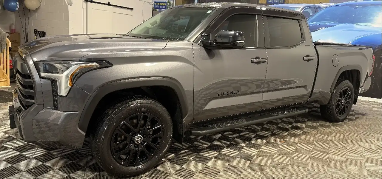 Toyota Tundra снимка Toyota Tundra