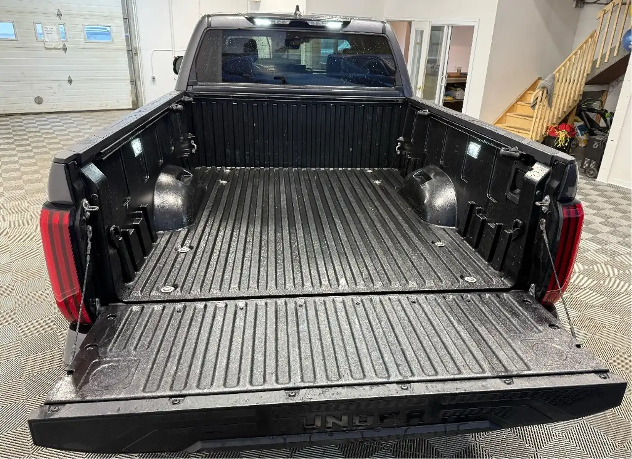 Toyota Tundra снимка Toyota Tundra