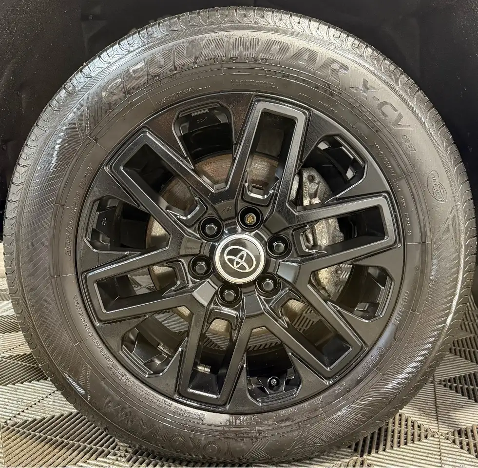 Toyota Tundra снимка Toyota Tundra