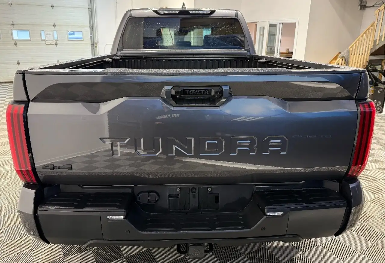 Toyota Tundra снимка Toyota Tundra