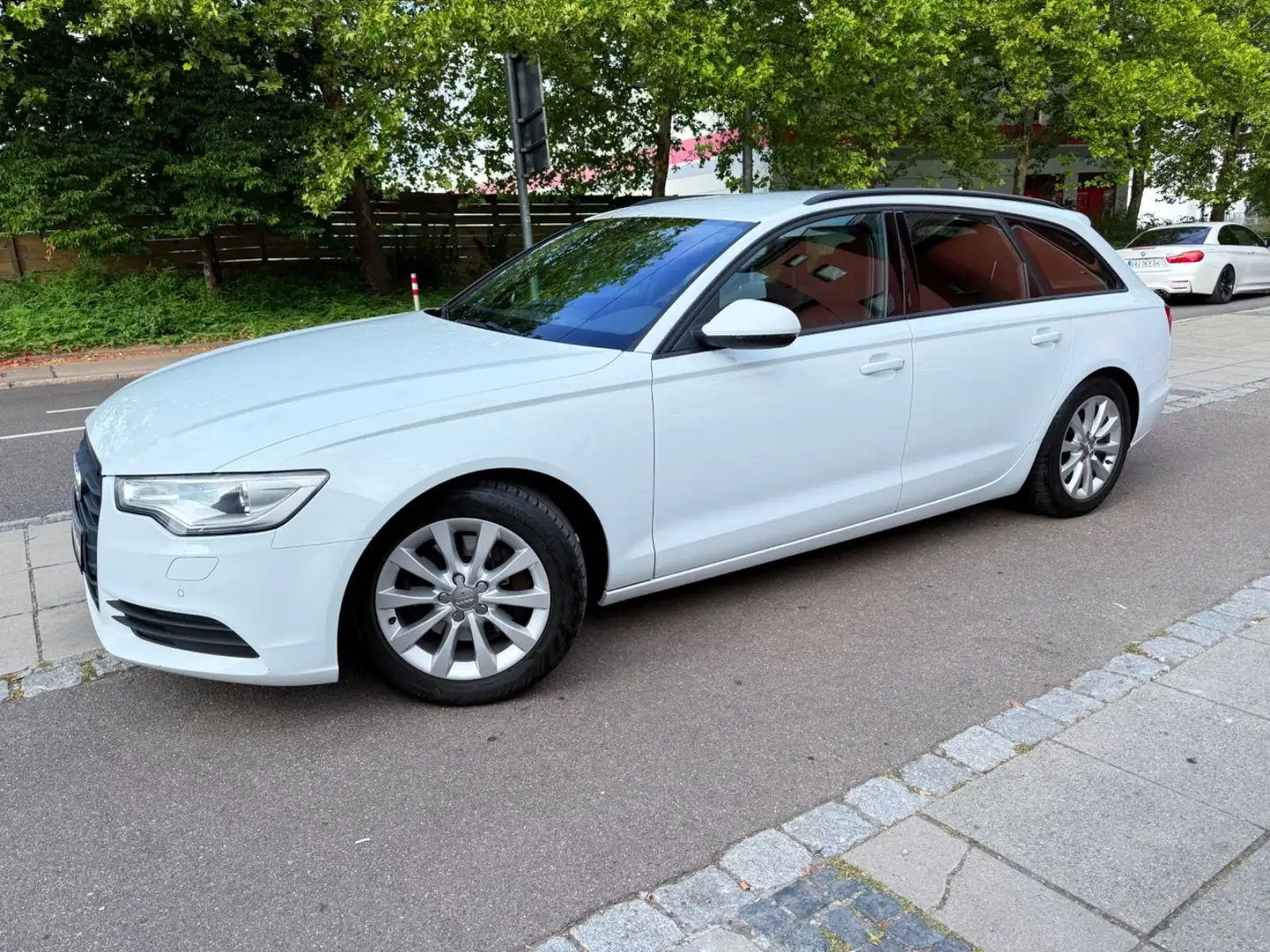 Audi A6 Avant 2.0 TDI/ Standheizung/Xenon/NAVI/AHK Weiß - 2