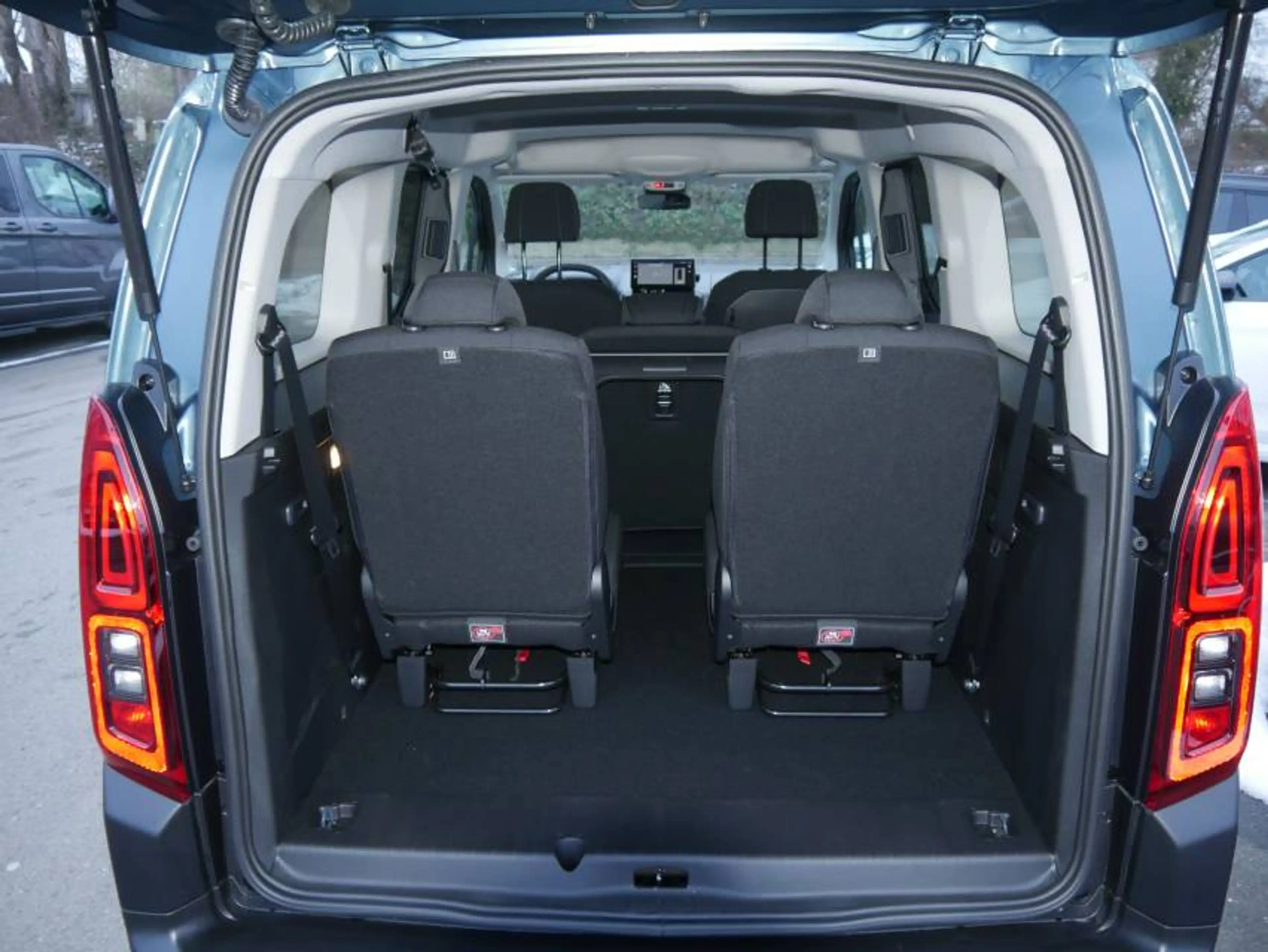 Fiat Doblo Kombi L2 7-Sitzer 1.5 HDi 131PS Automatik *VOLL!* — photo 3